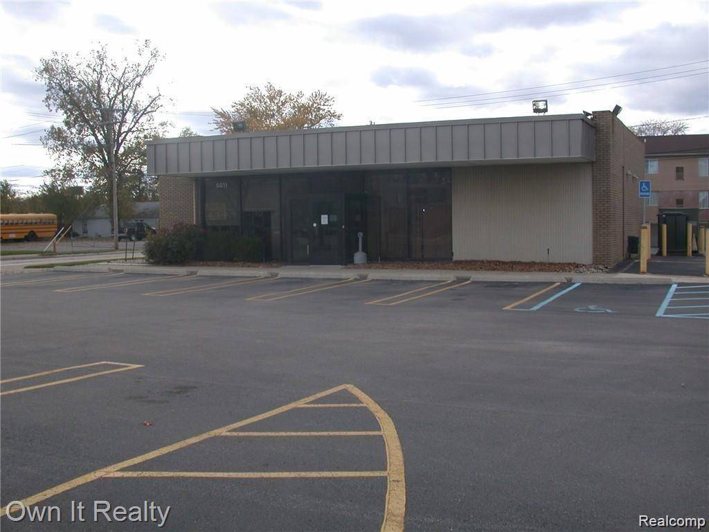 5811 MIDDLEBELT RD, Garden City, MI 48135