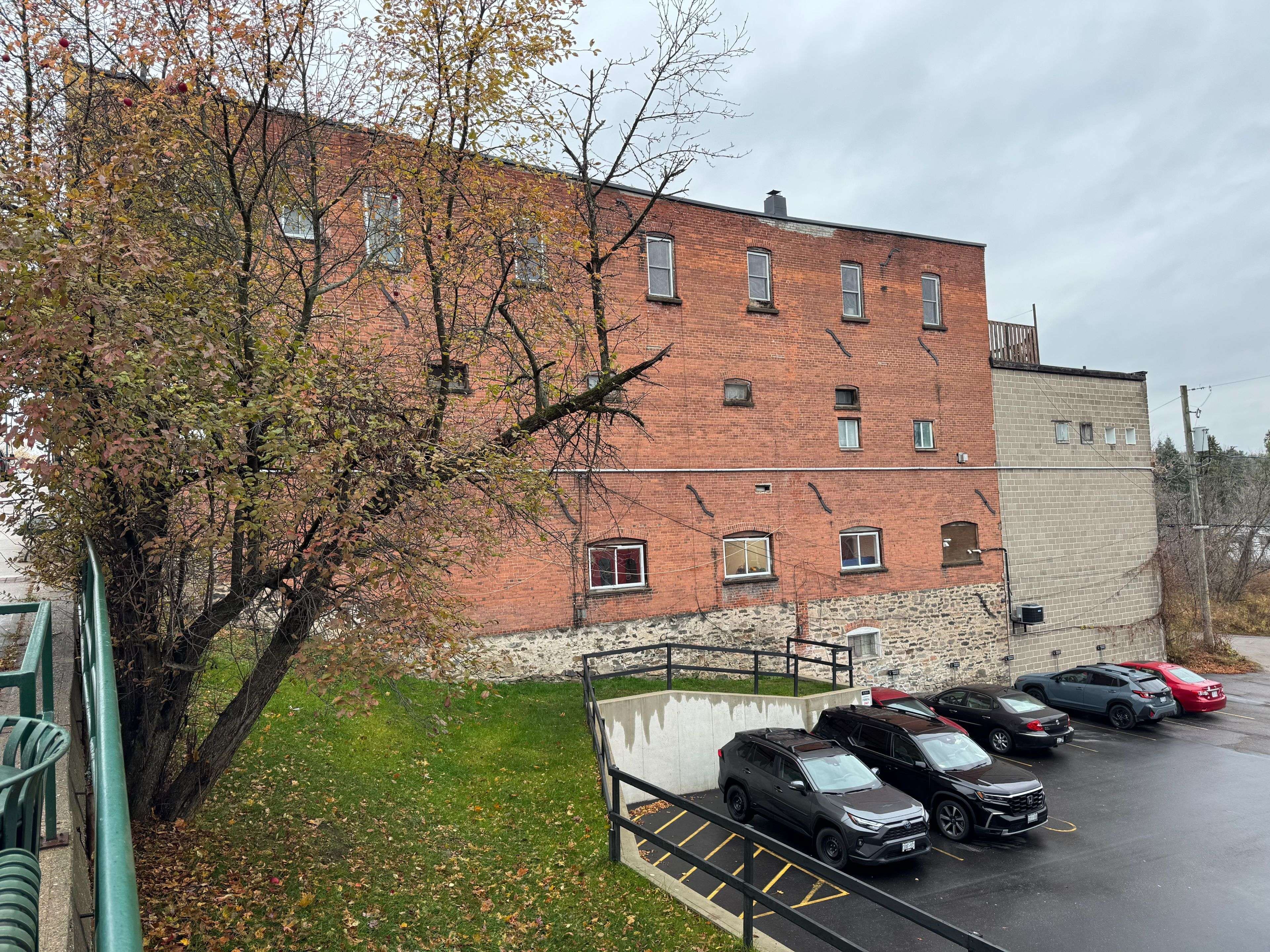 Bracebridge, ON P1L 2B2,75 Manitoba ST