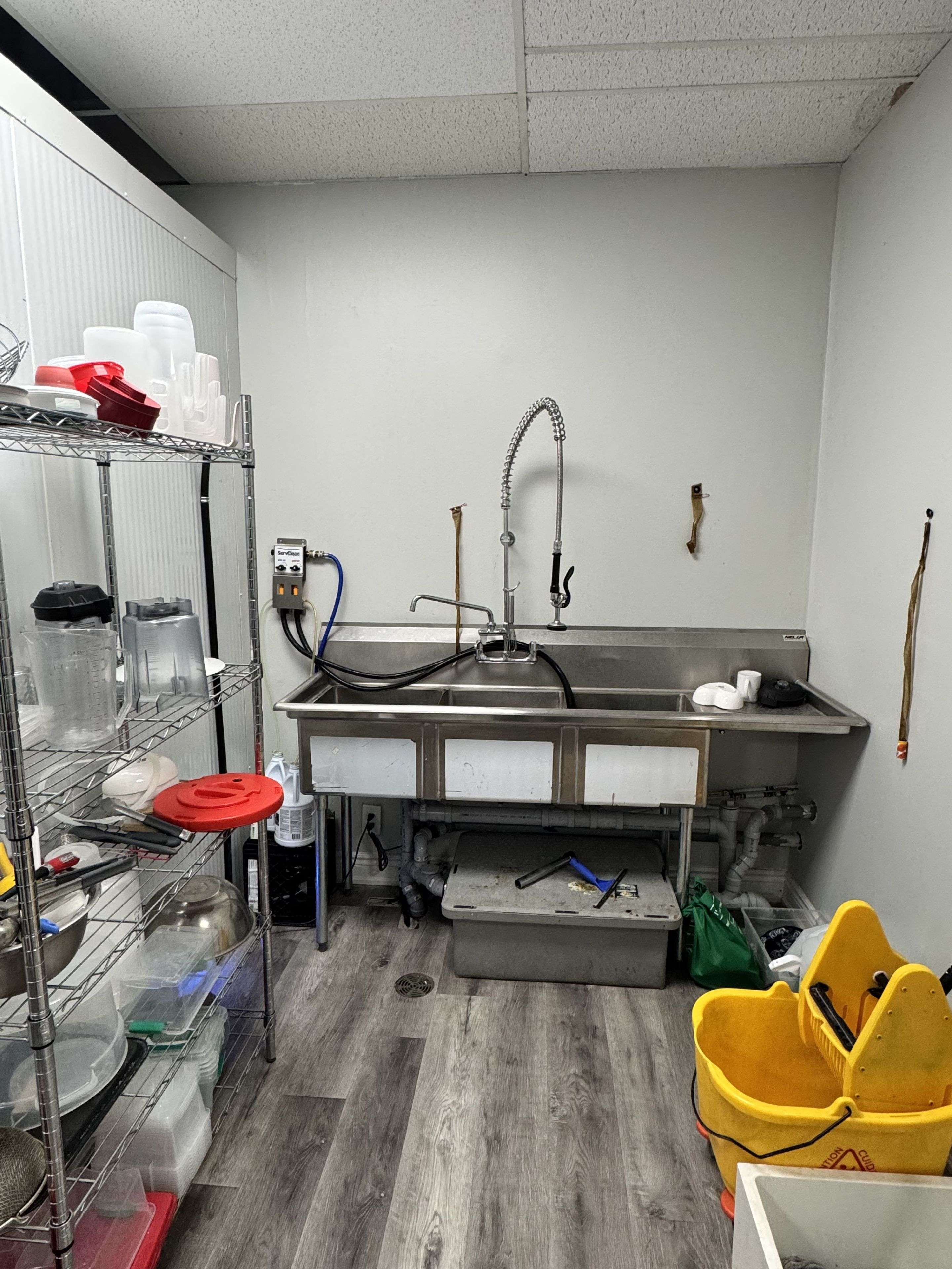 Peterborough, ON K9H 5Z5,871-875 Chemong RD #14B