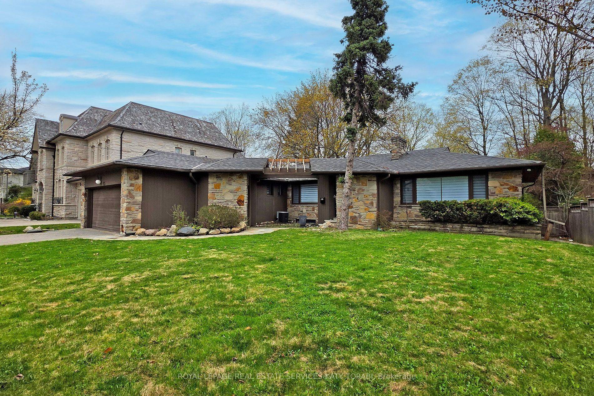 Toronto C12, ON M2L 2B4,15 Farrington DR