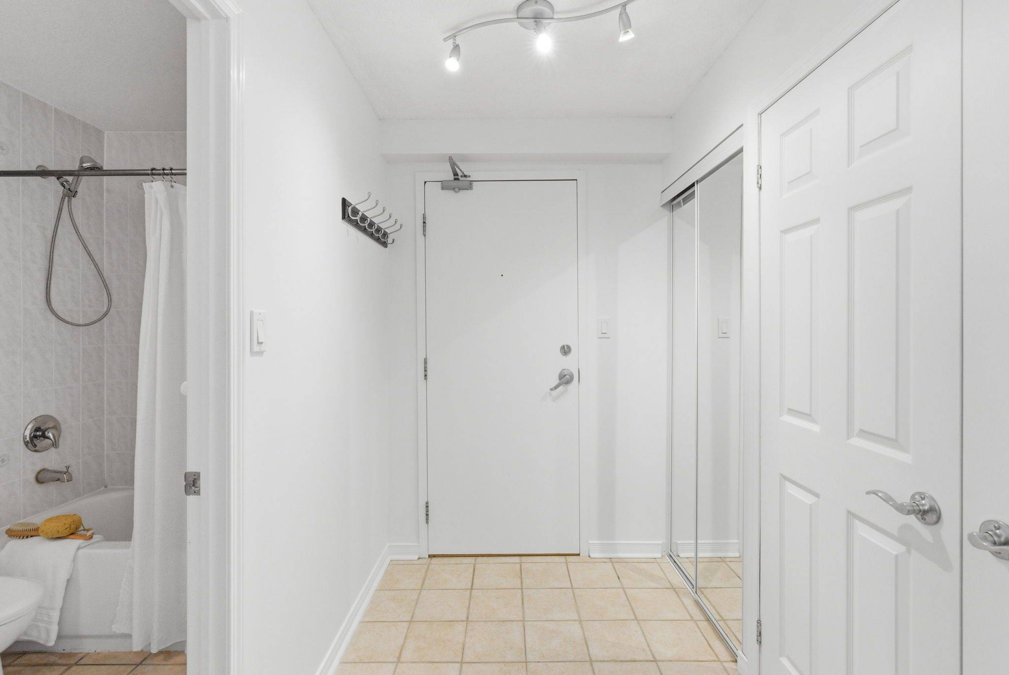 Clarington, ON L1C 5N3,90 Aspen Springs DR #304