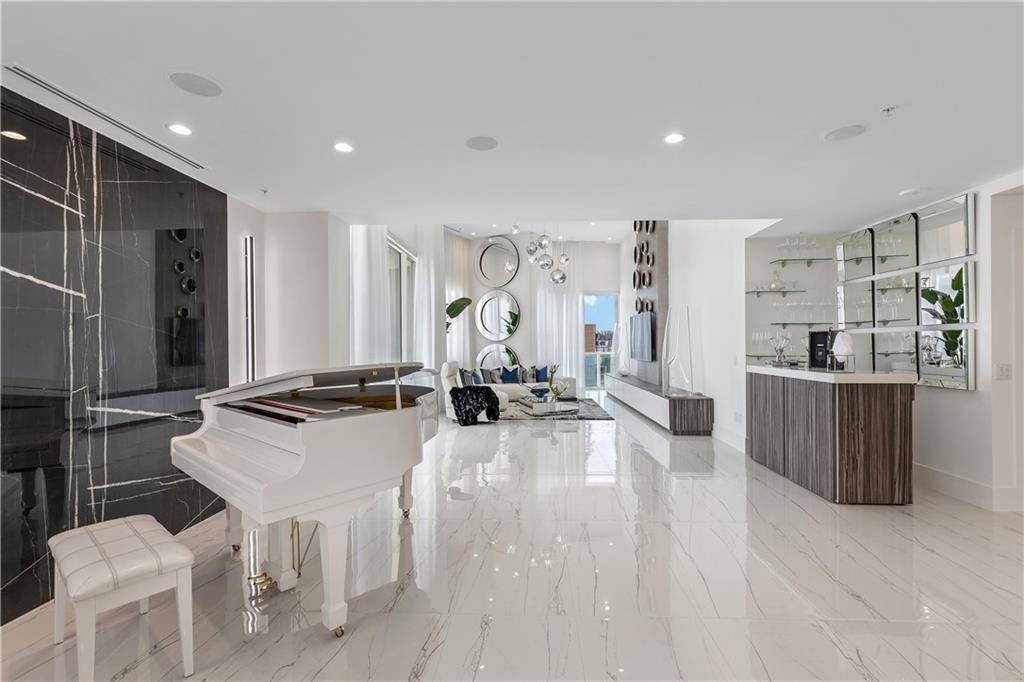 Fort Lauderdale, FL 33301,350 SE 2nd St #GPH-90