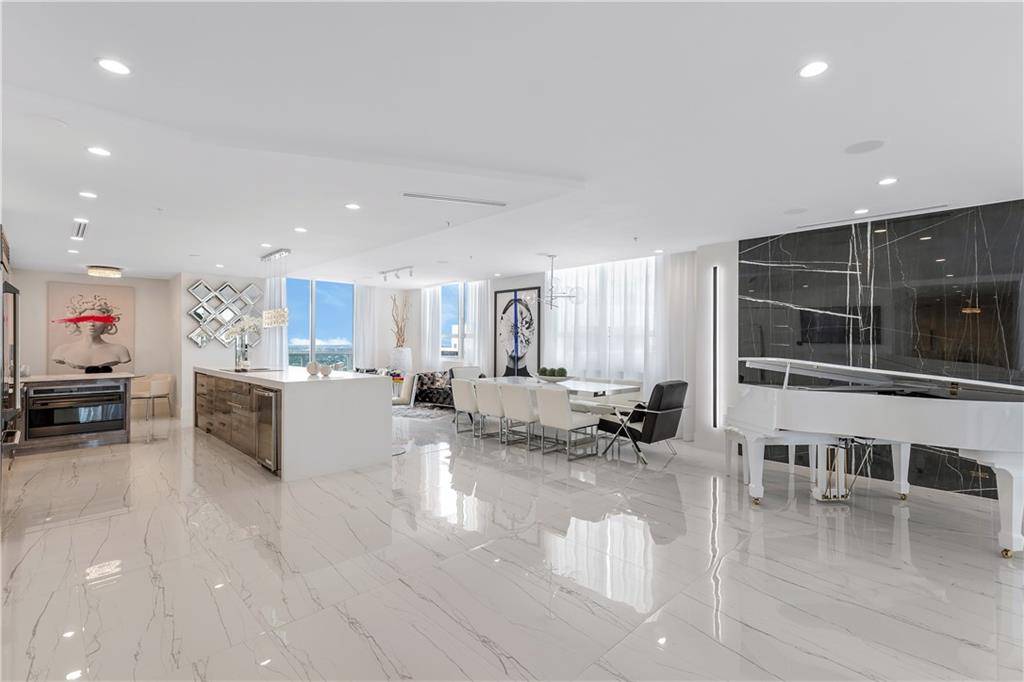 Fort Lauderdale, FL 33301,350 SE 2nd St #GPH-90