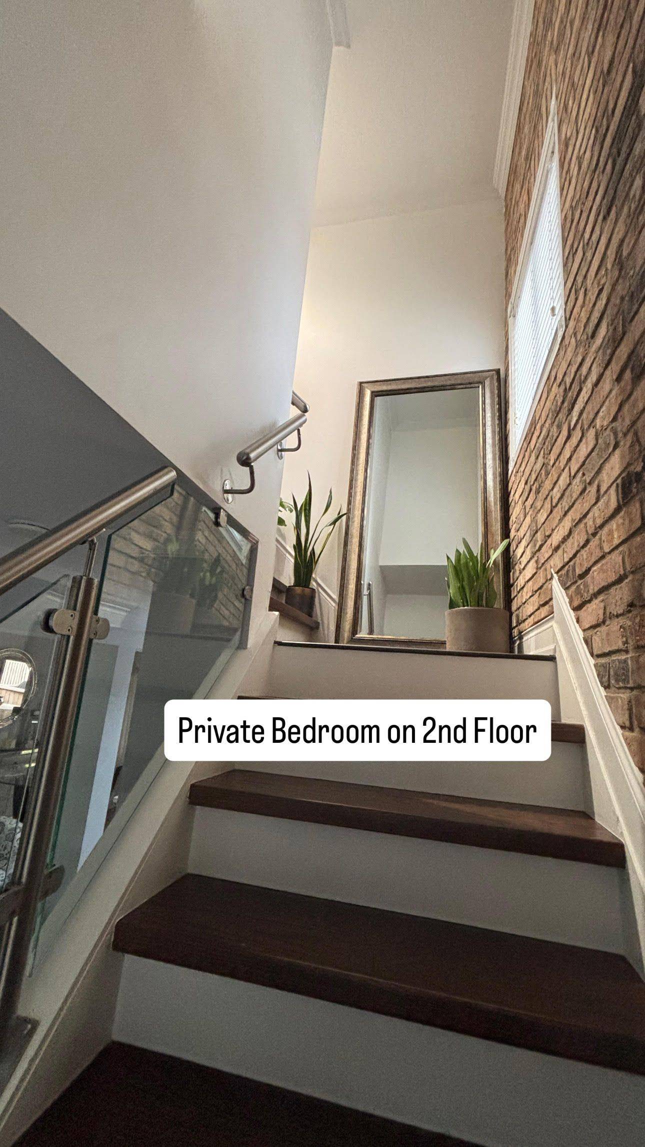 Mississauga, ON L5C 1S5,1341 Freeport DR