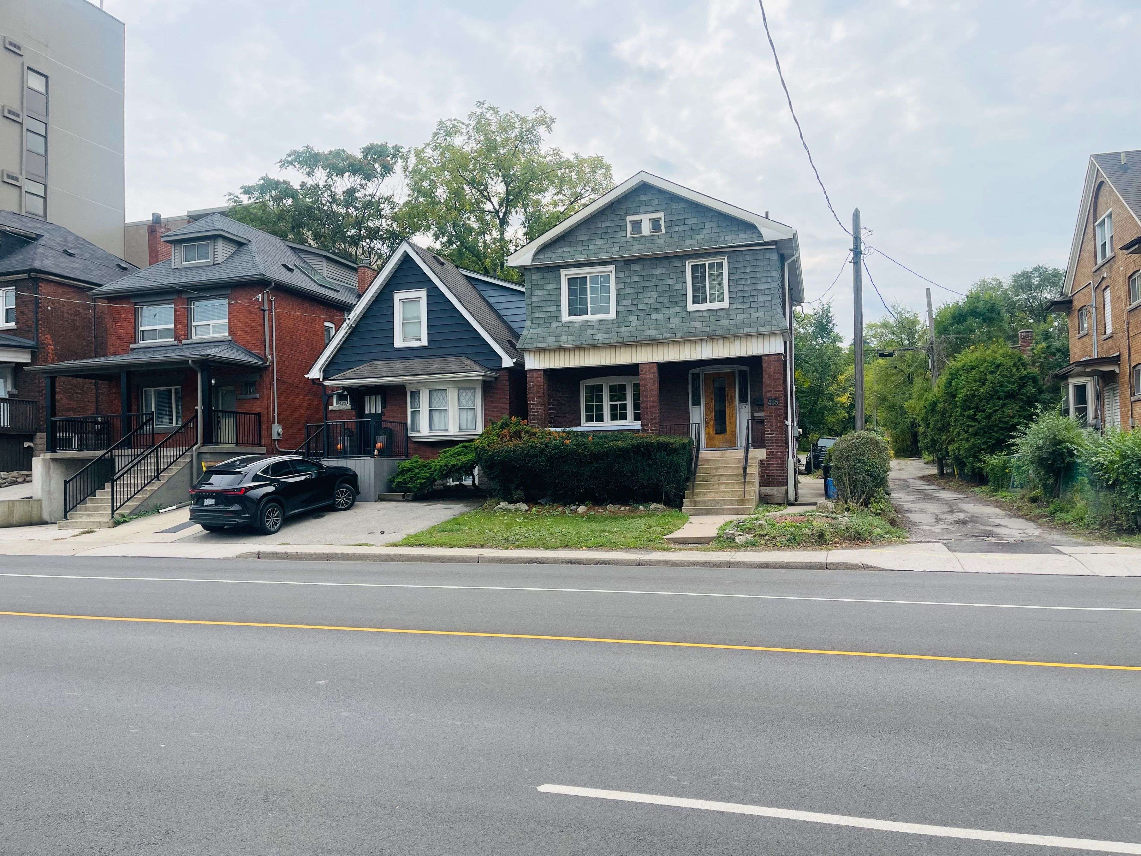 Hamilton, ON L8P 2S4,435 Aberdeen AVE