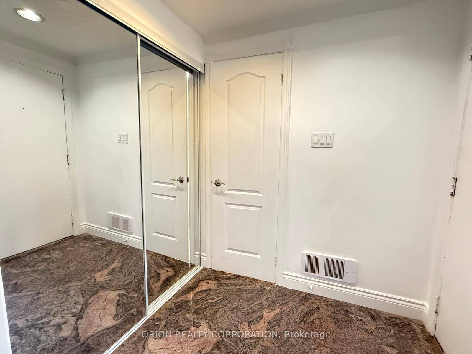 Toronto C07, ON M2R 3K3,20 Antibes DR