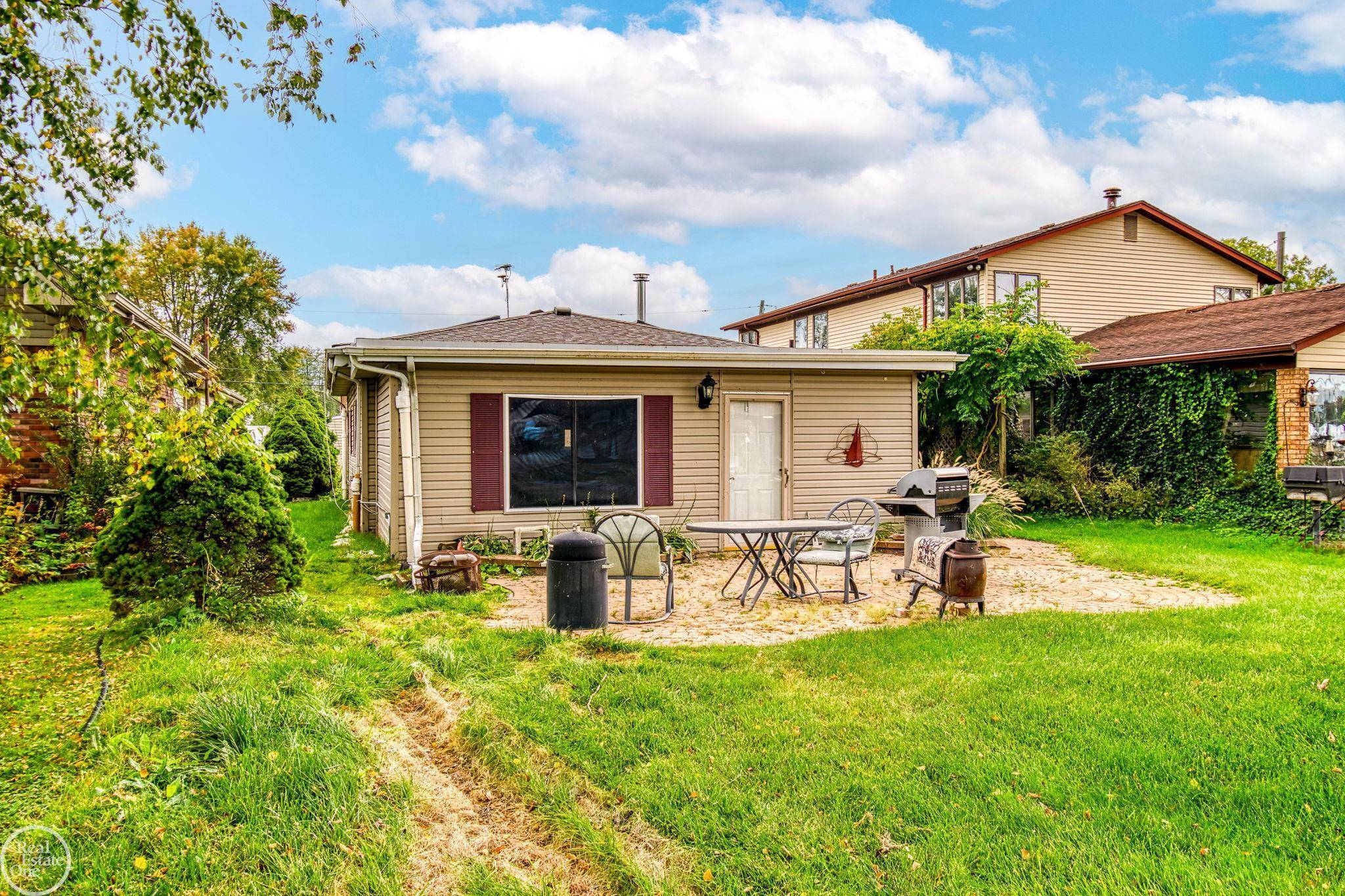 Harrison Twp, MI 48045,30569 Manse