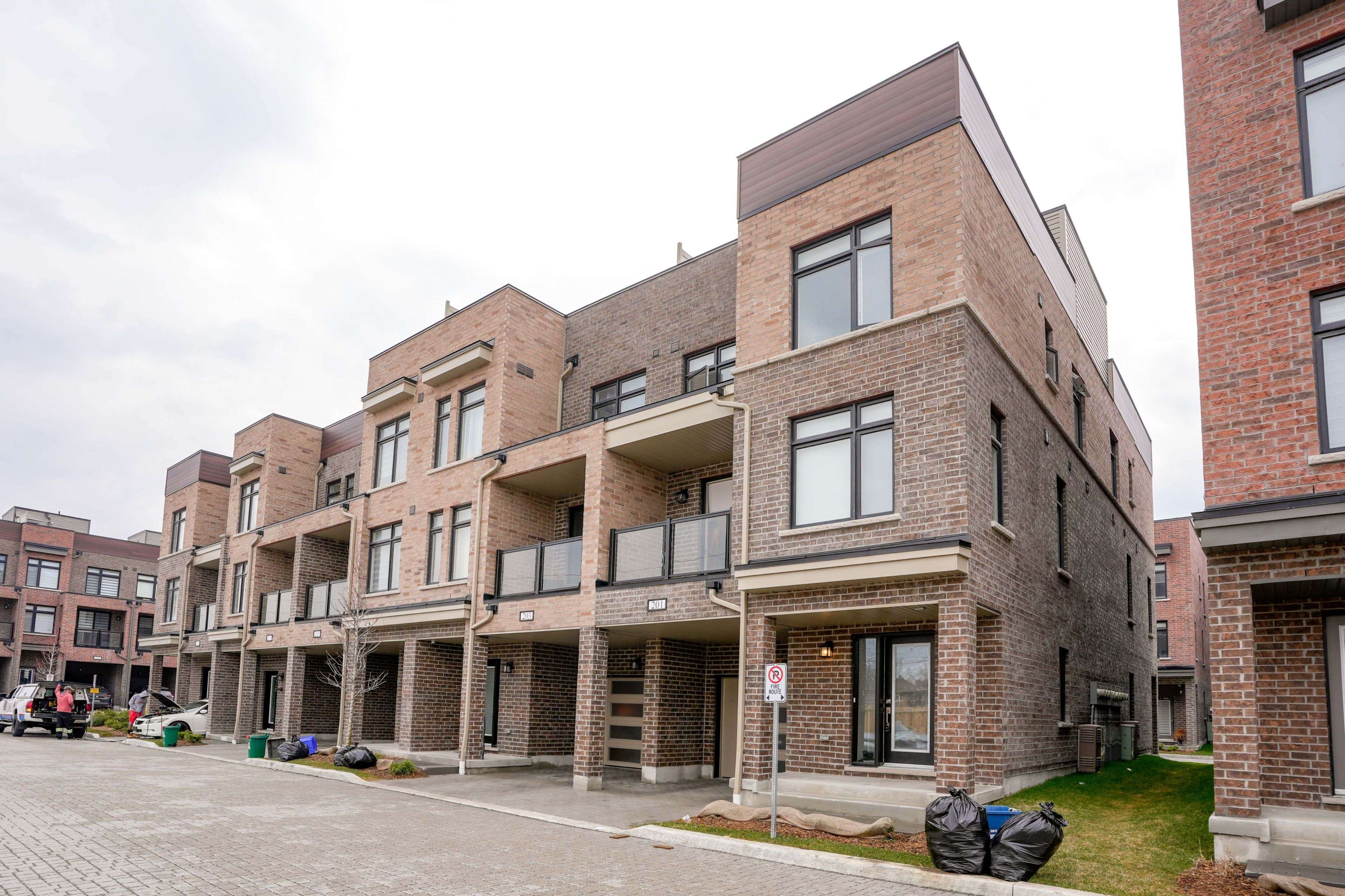 Pickering, ON L1V 0H2,1865 Pickering Pkwy #201