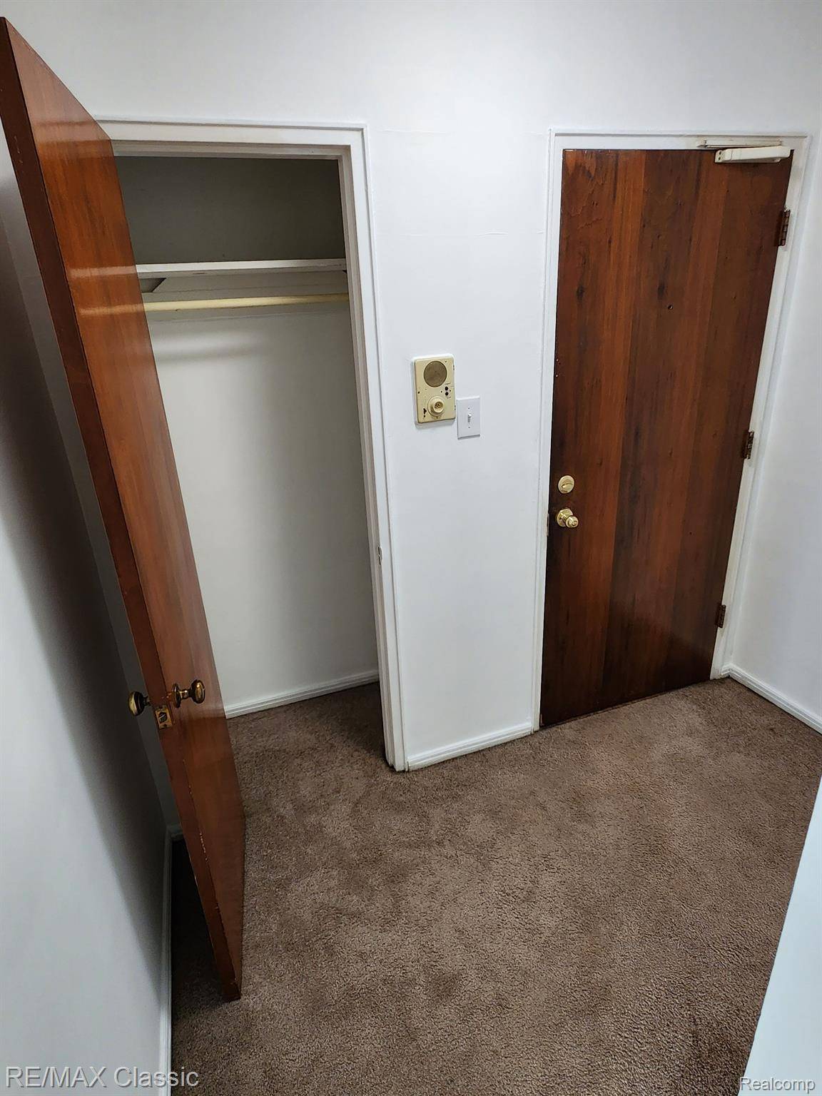 Harper Woods, MI 48225,21319 KINGSVILLE ST #104