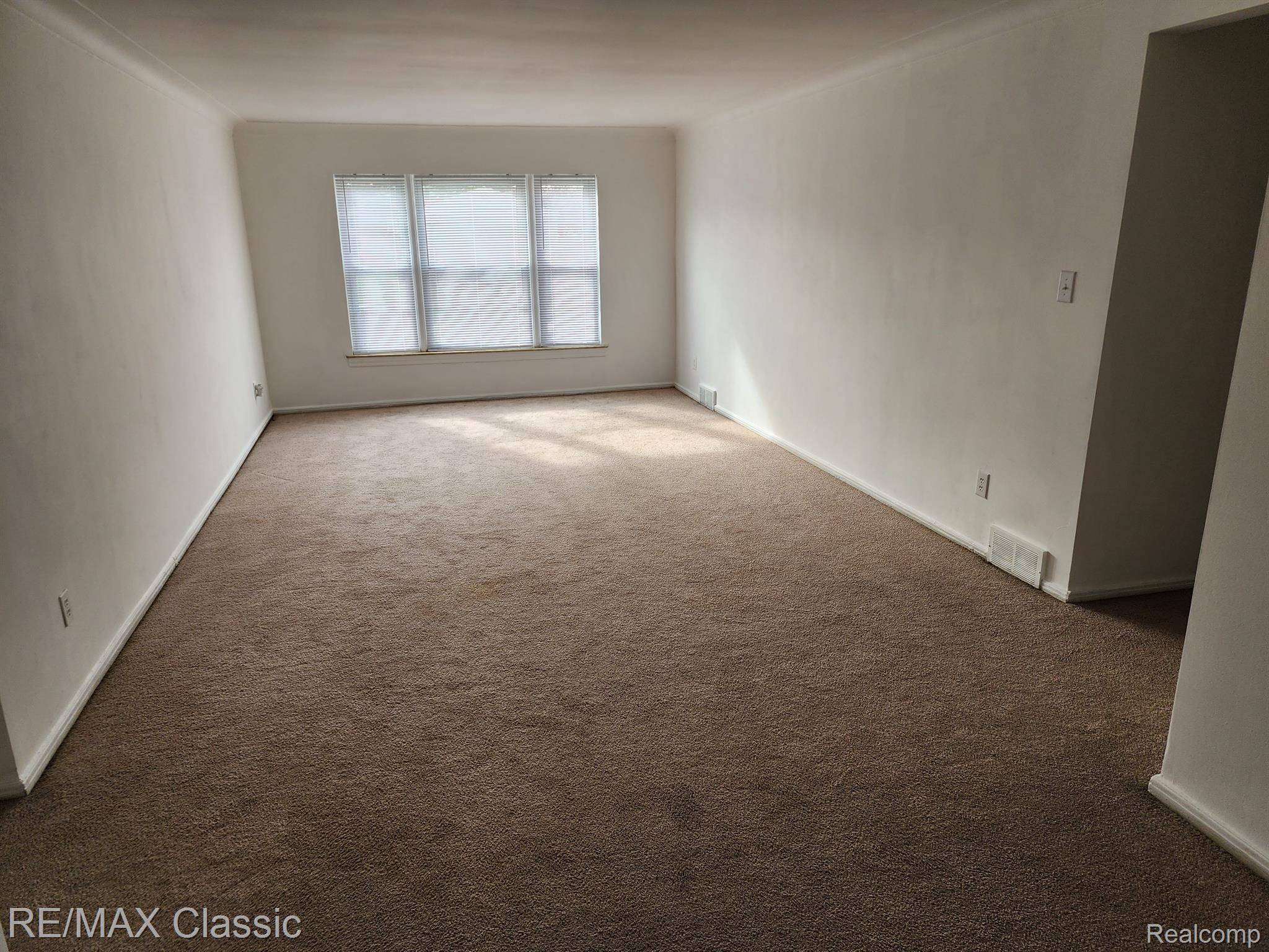 Harper Woods, MI 48225,21319 KINGSVILLE ST #104