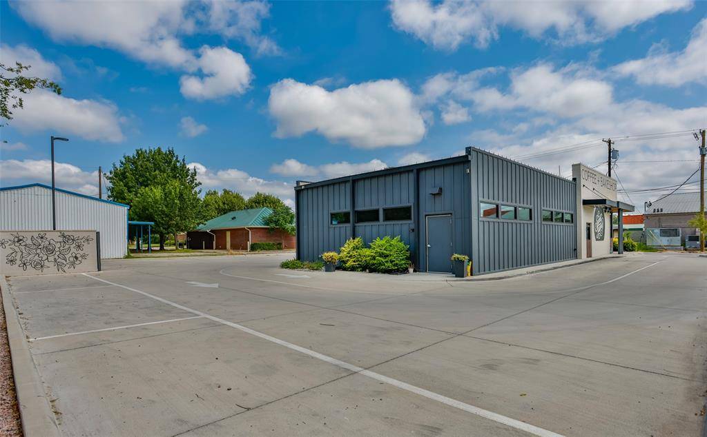 Gainesville, TX 76240,211 N Weaver Street