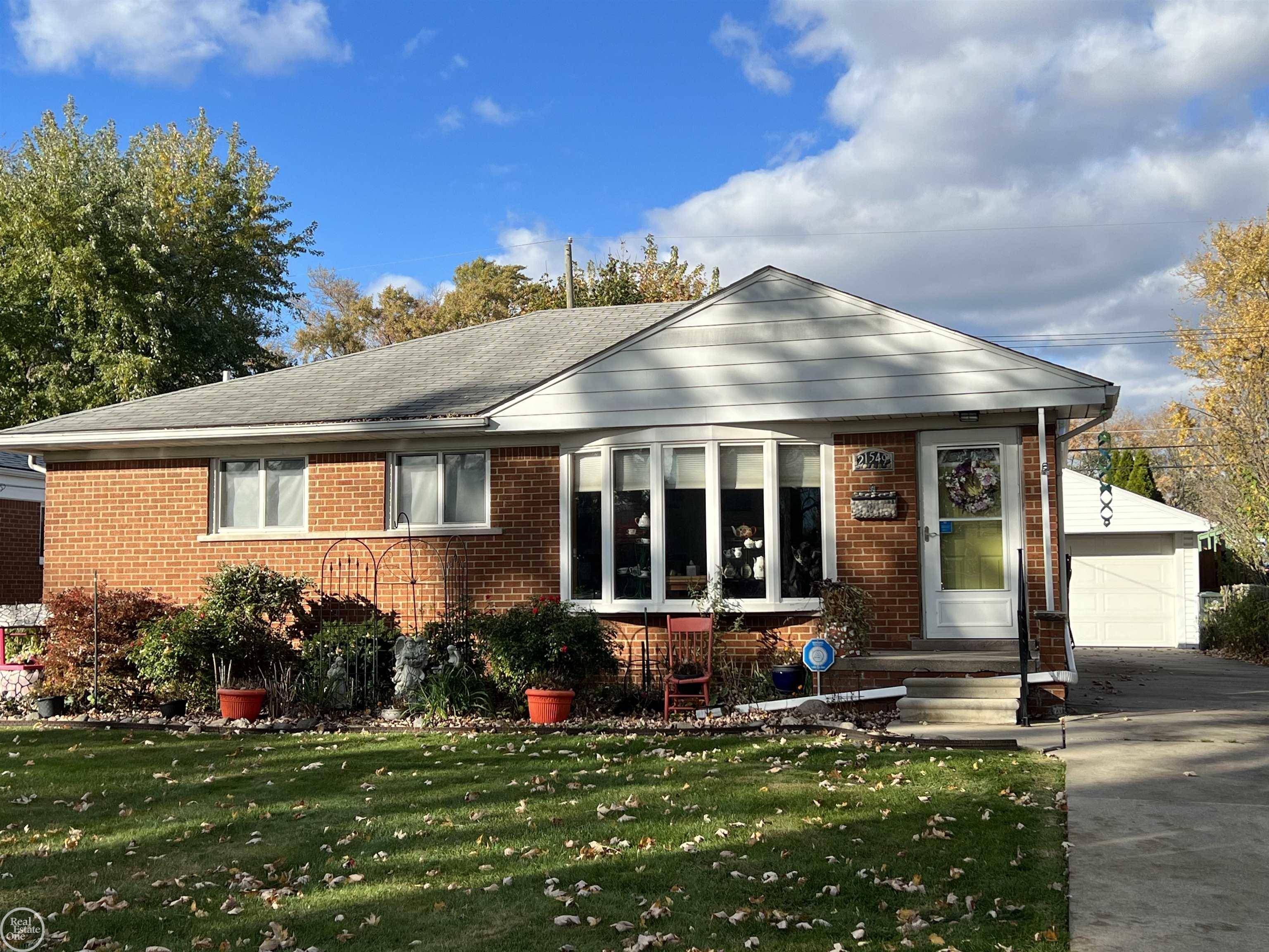 Saint Clair Shores, MI 48082,21549 lakebreeze