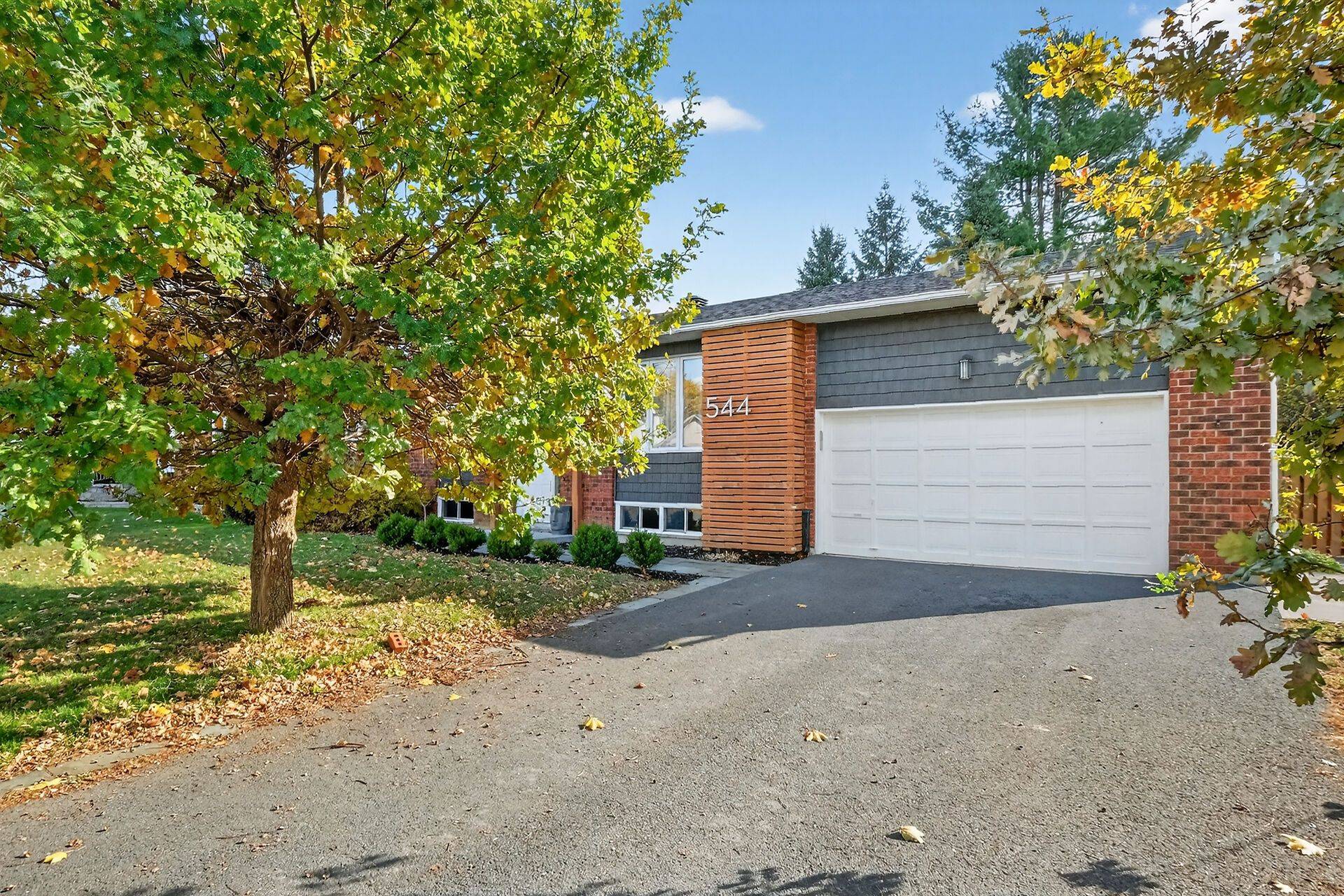 Russell, ON K4R 1B6,544 Loucks DR