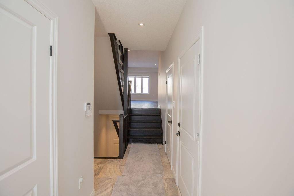 Grimsby, ON L3M 4E8,33 Dunrobin LN