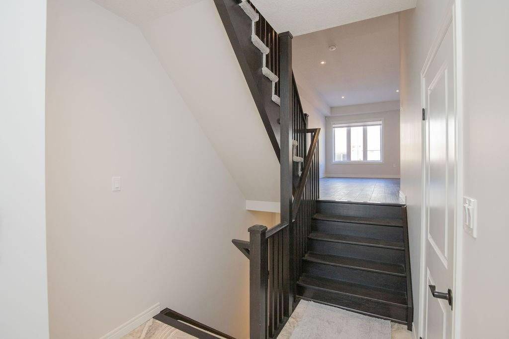 Grimsby, ON L3M 4E8,33 Dunrobin LN