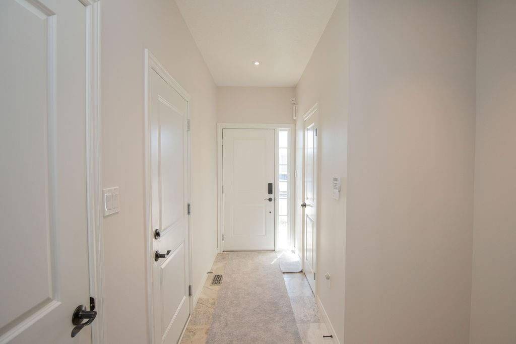 Grimsby, ON L3M 4E8,33 Dunrobin LN