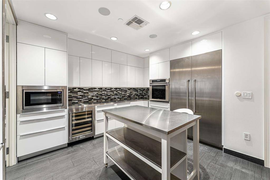 Dallas, TX 75201,1505 Elm Street #1003