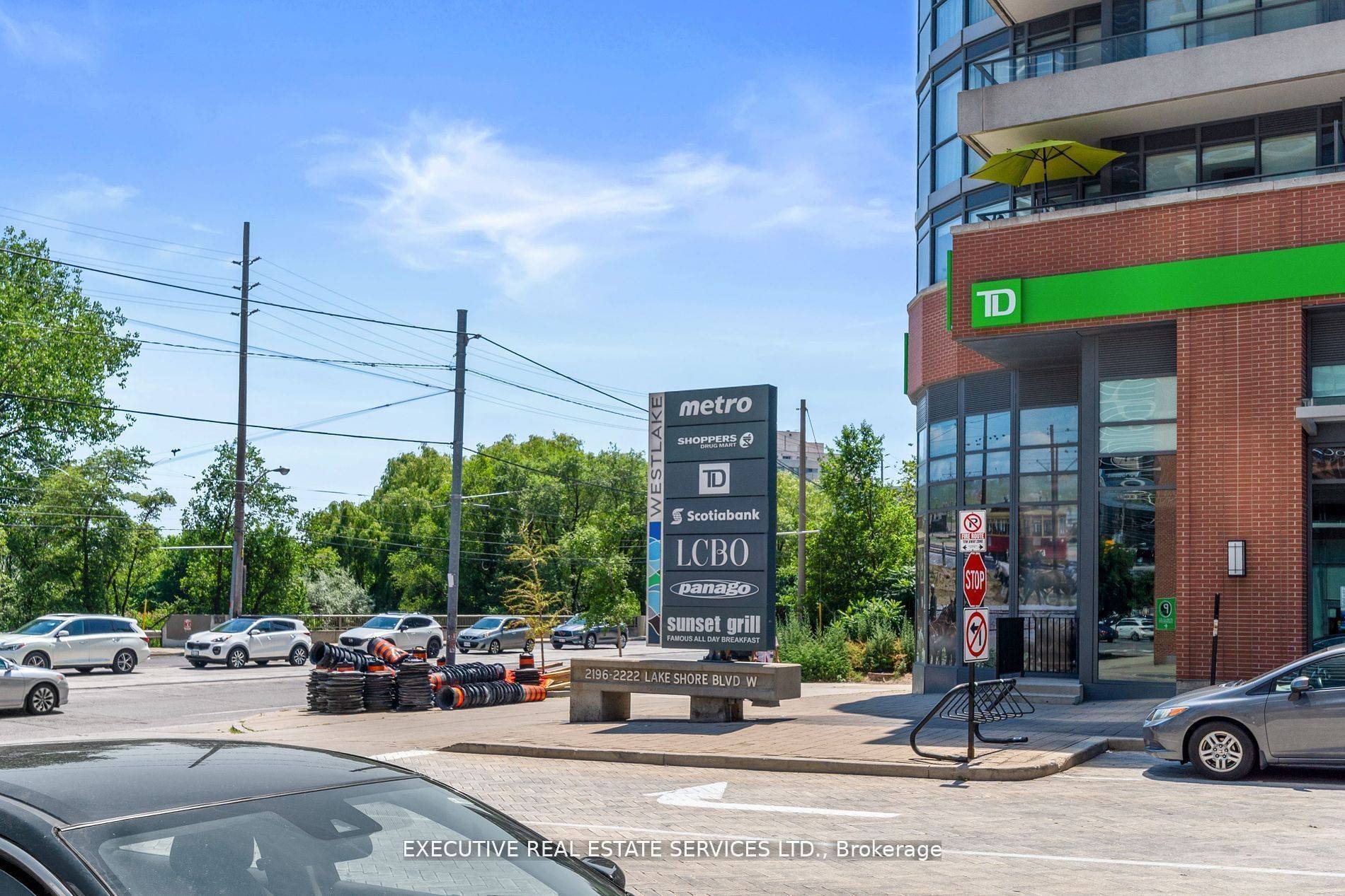 Toronto W06, ON M8V 1A4,2200 Lakeshore BLVD W #LPH07