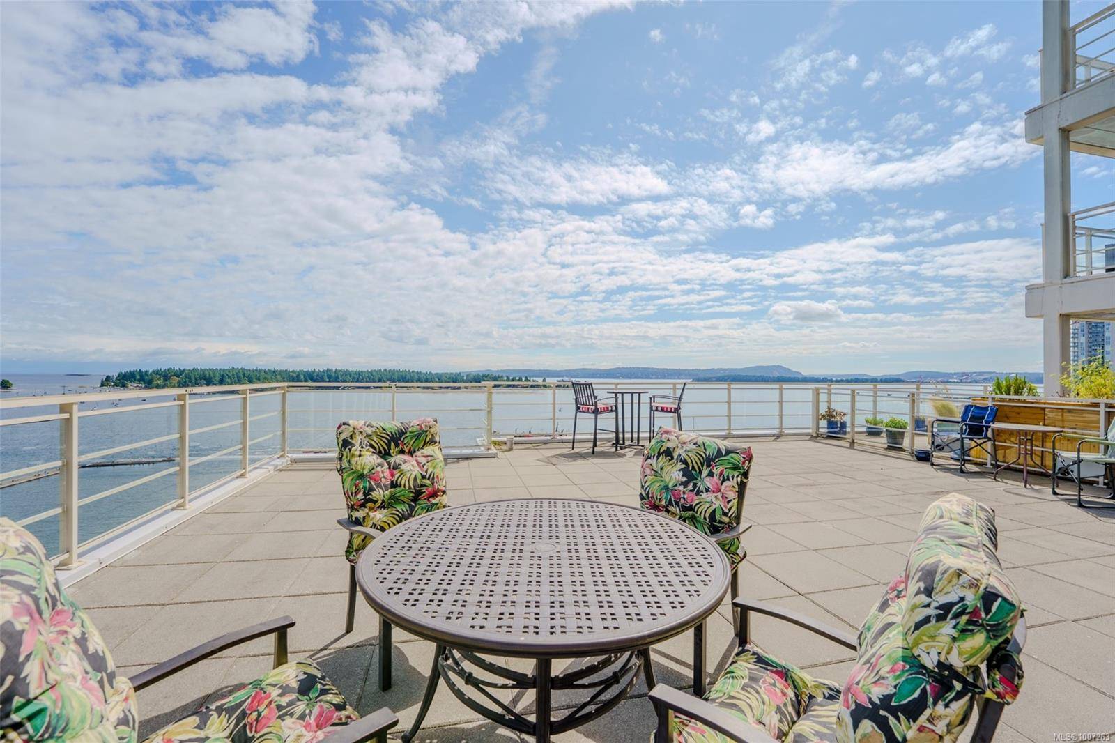 Nanaimo, BC V9R 0B8,38 Front St #805