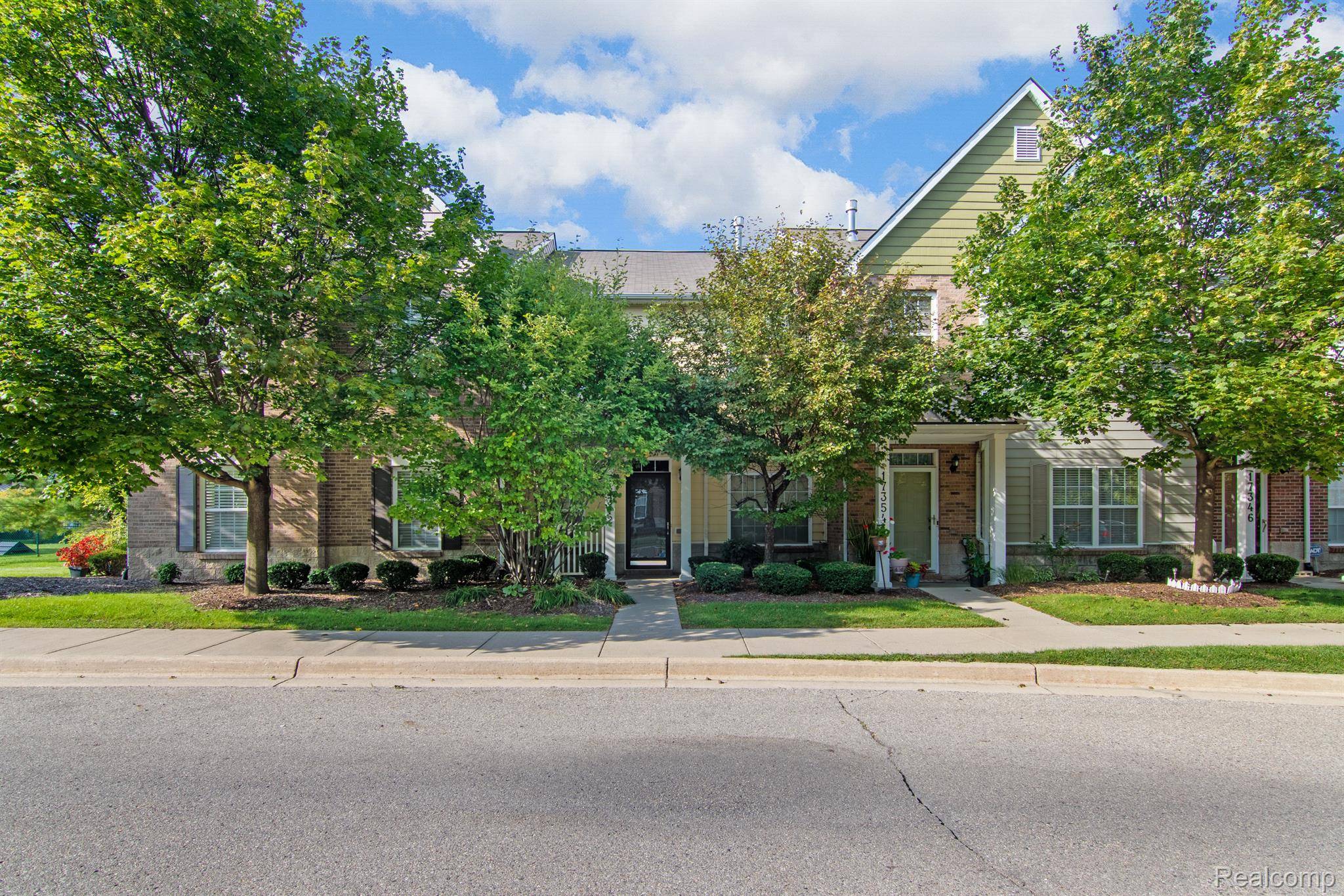 Southfield, MI 48076,17372 WINDFLOWER DR