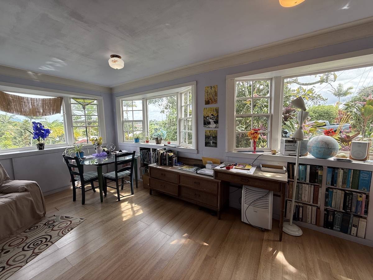 Hilo, HI 96720,37 MEHAU LN