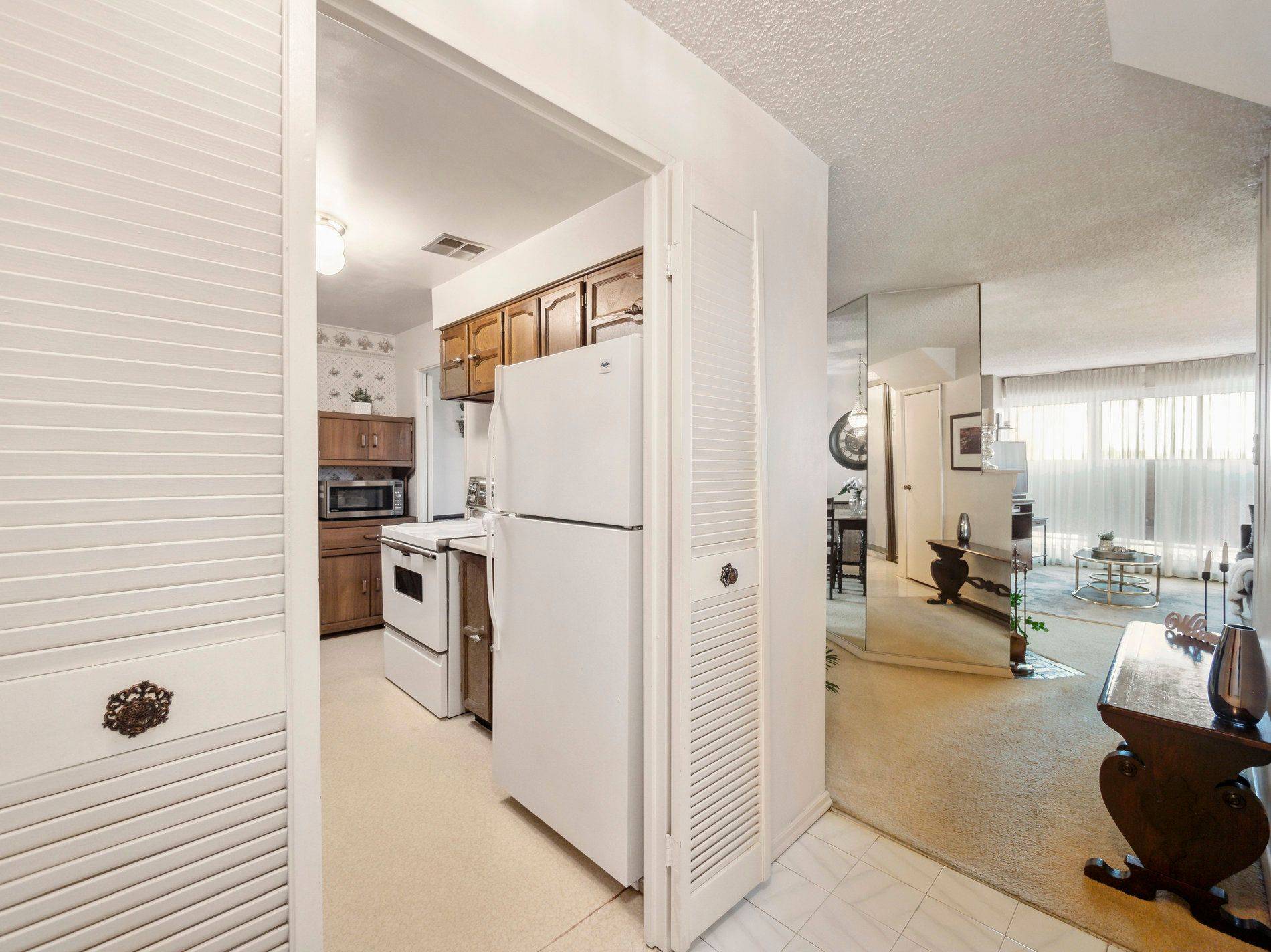 Toronto C15, ON M2H 3J8,4001 Don Mills RD #332