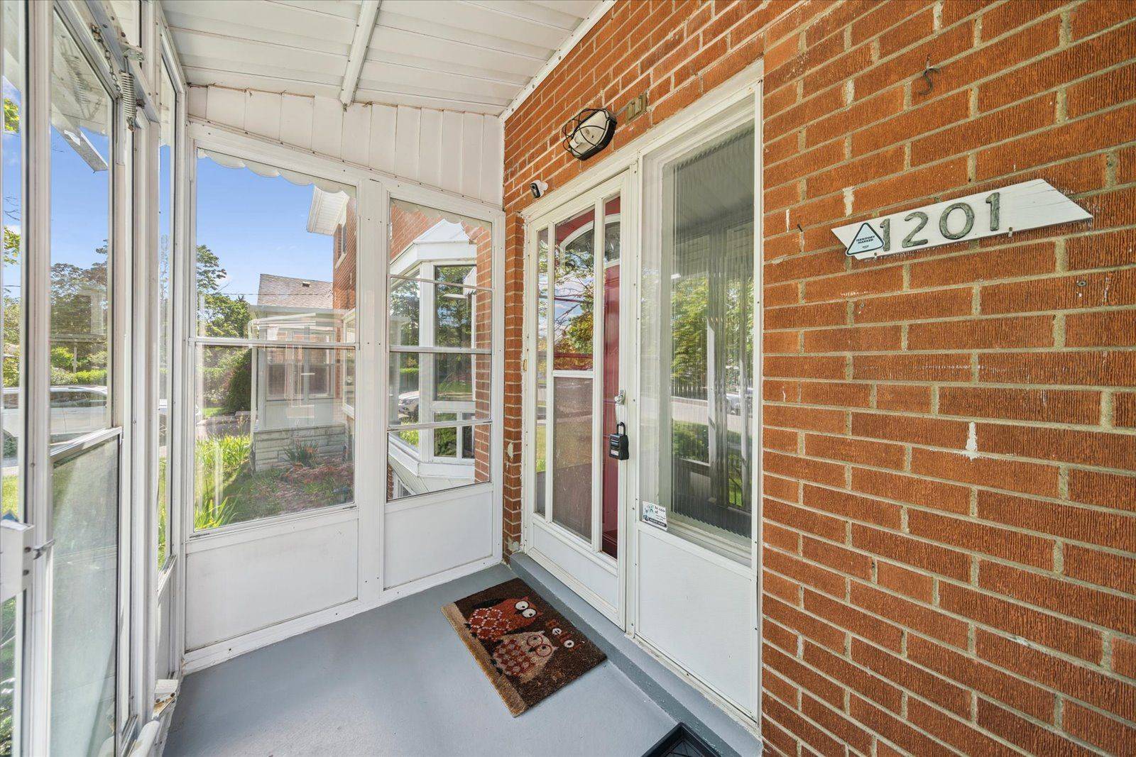 Mississauga, ON L4Y 2H1,1201 Kingsholm DR