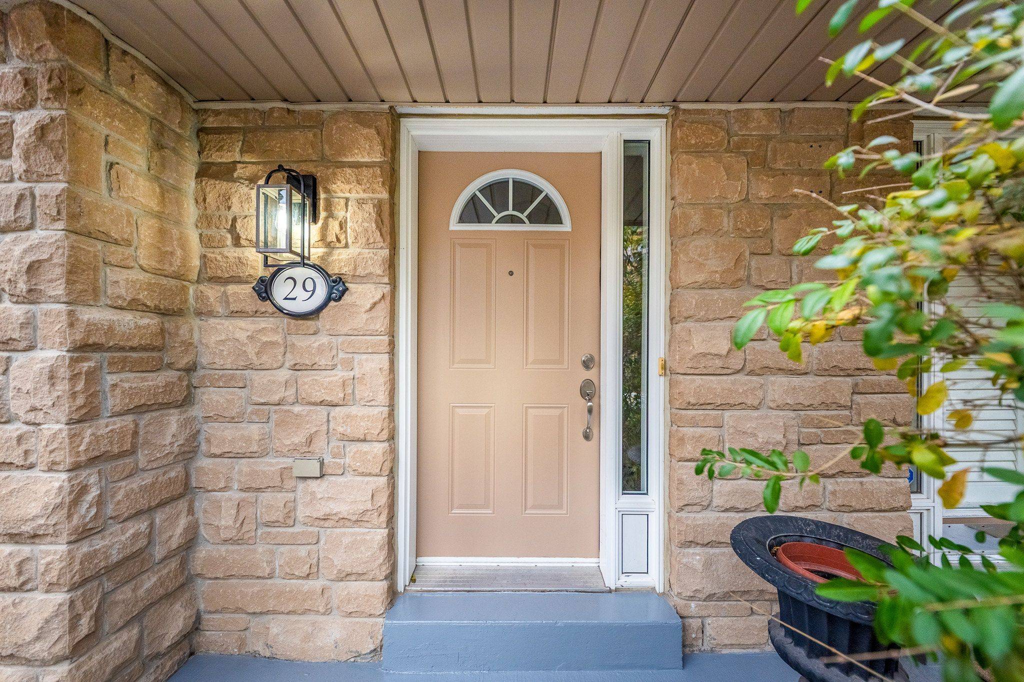 Toronto W06, ON M8V 4C5,29 Yachters LN