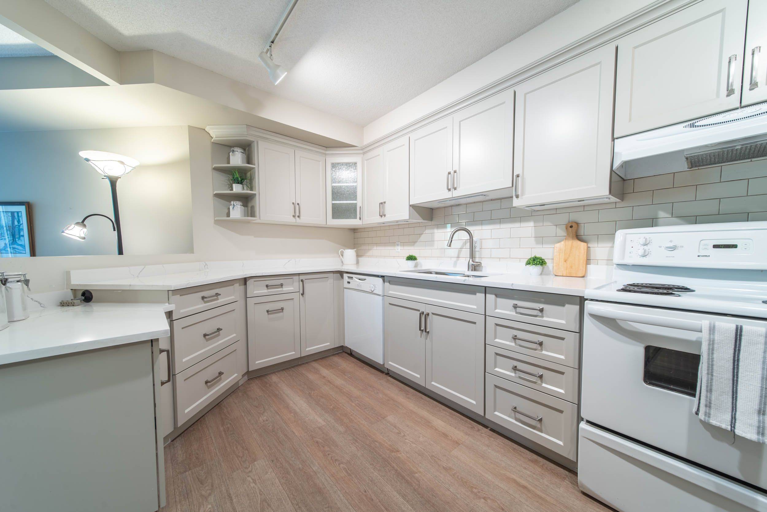 Niagara Falls, ON L2H 2Y7,8111 Forest Glen DR #203