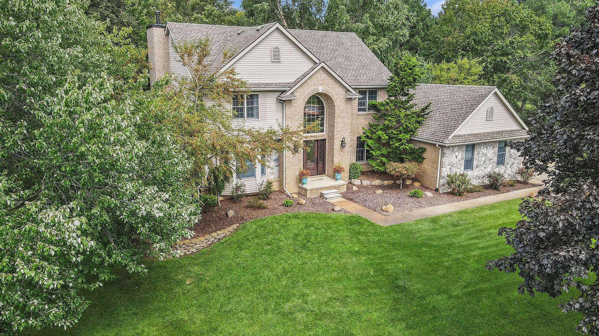 Saline, MI 48176,9219 Sandhill CT