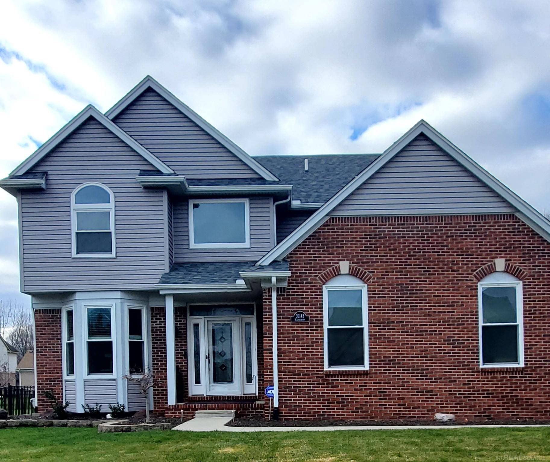 Harrison Twp, MI 48045,39143 Canterbury