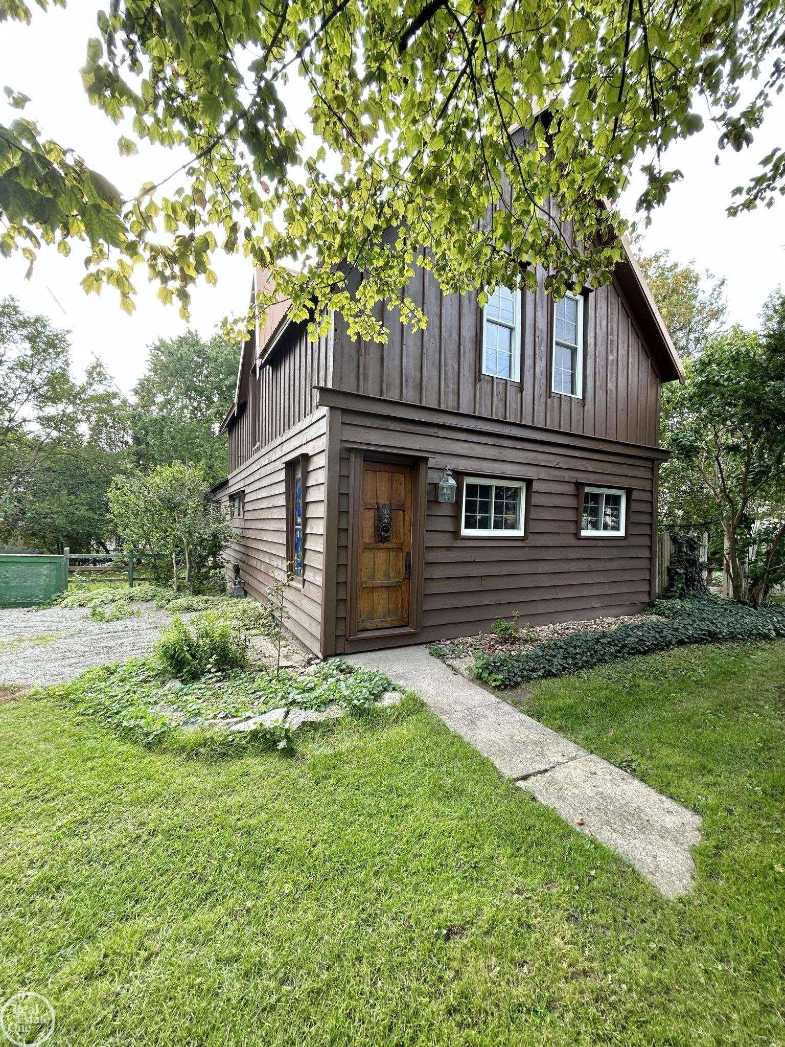 Port Huron, MI 48060,1839 Riverside DR