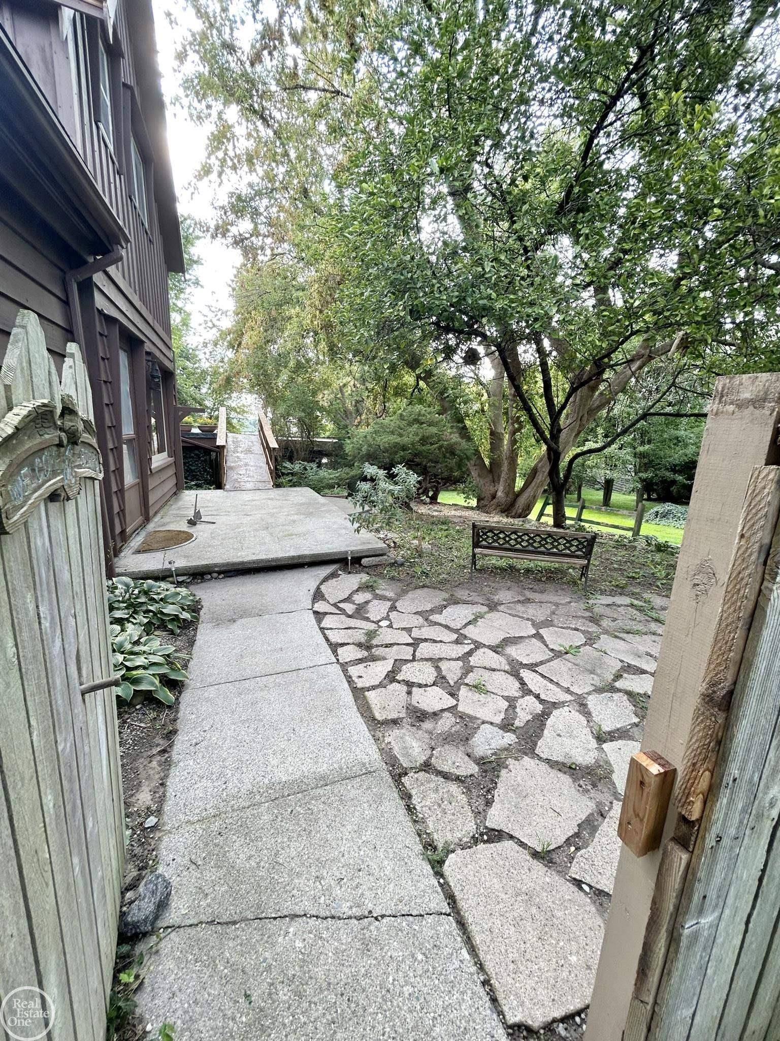 Port Huron, MI 48060,1839 Riverside DR