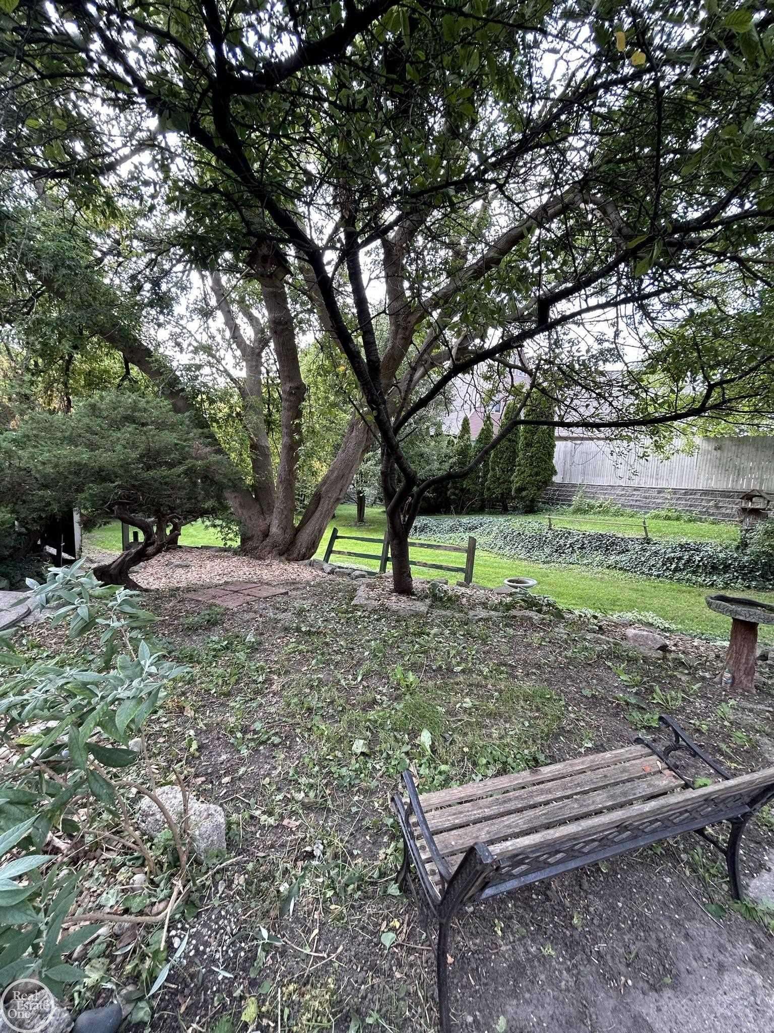 Port Huron, MI 48060,1839 Riverside DR