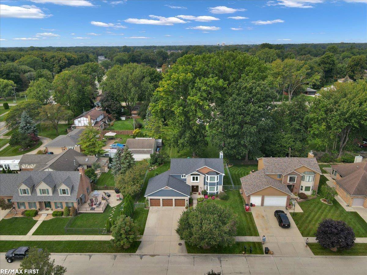 Harrison Twp, MI 48045,39663 Southpointe