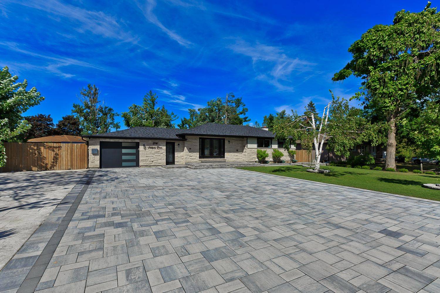 Barrie, ON L4N 4H3,214 ASHFORD DR