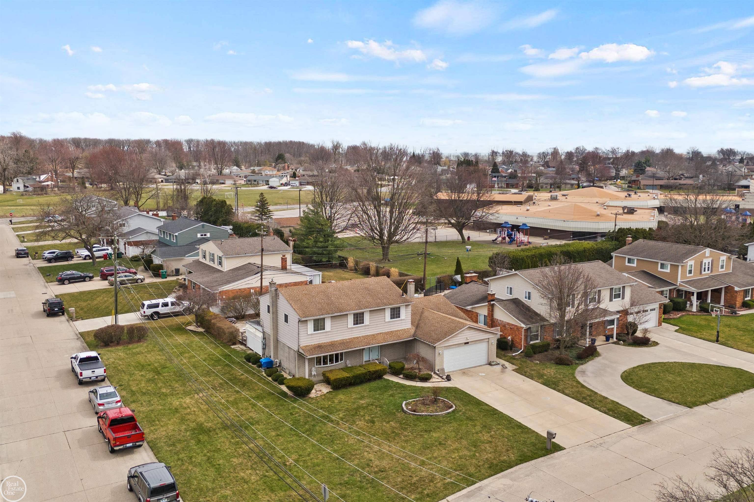 Harrison Twp, MI 48045,38576 Foxcroft