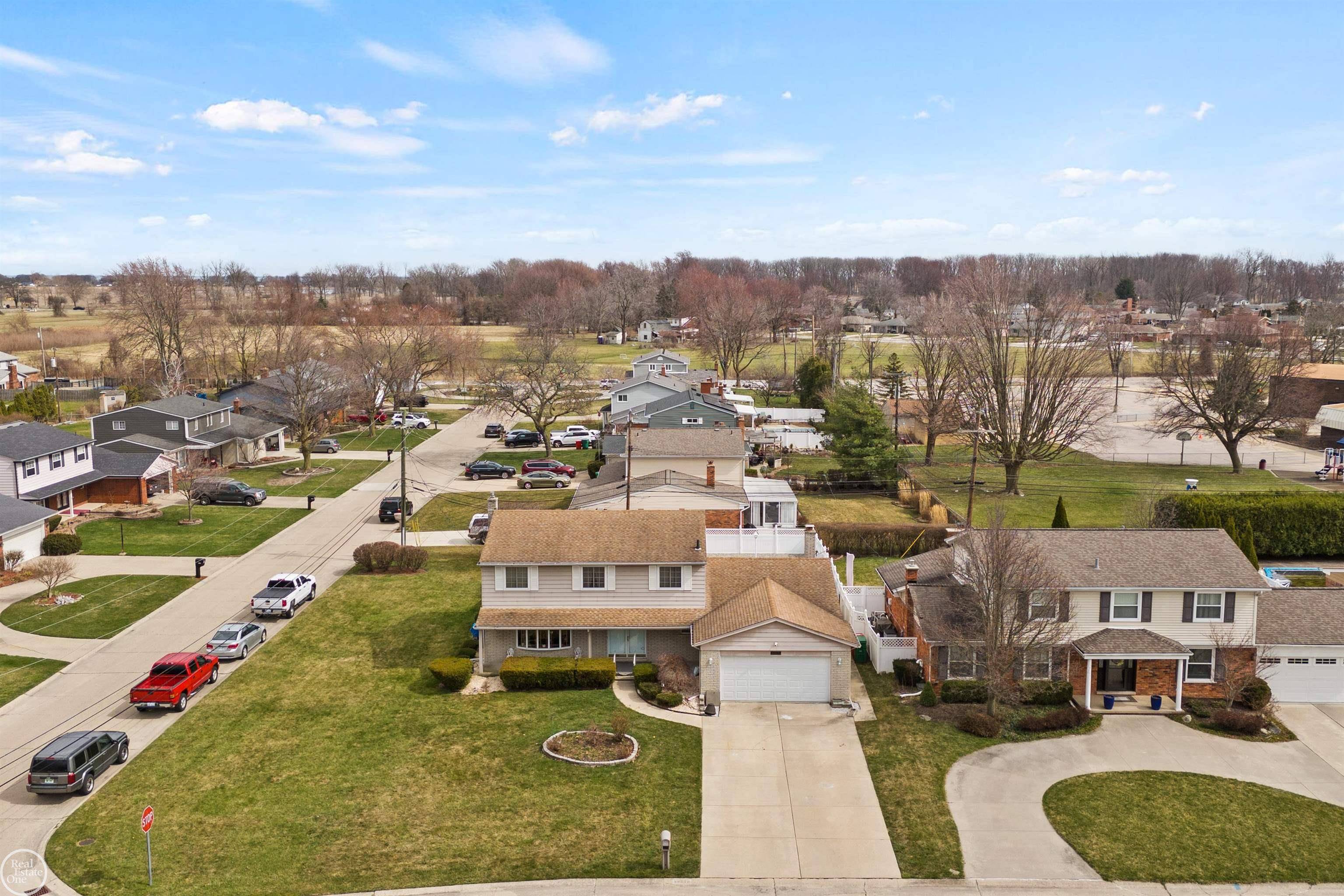 Harrison Twp, MI 48045,38576 Foxcroft