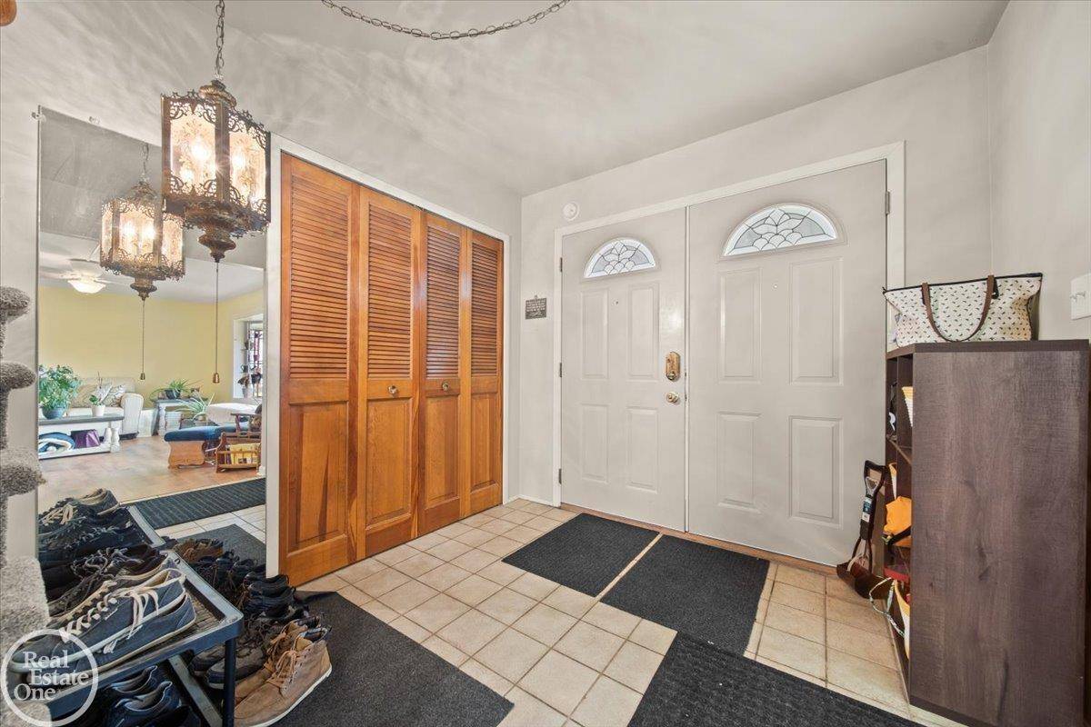 Harrison Twp, MI 48045,38576 Foxcroft