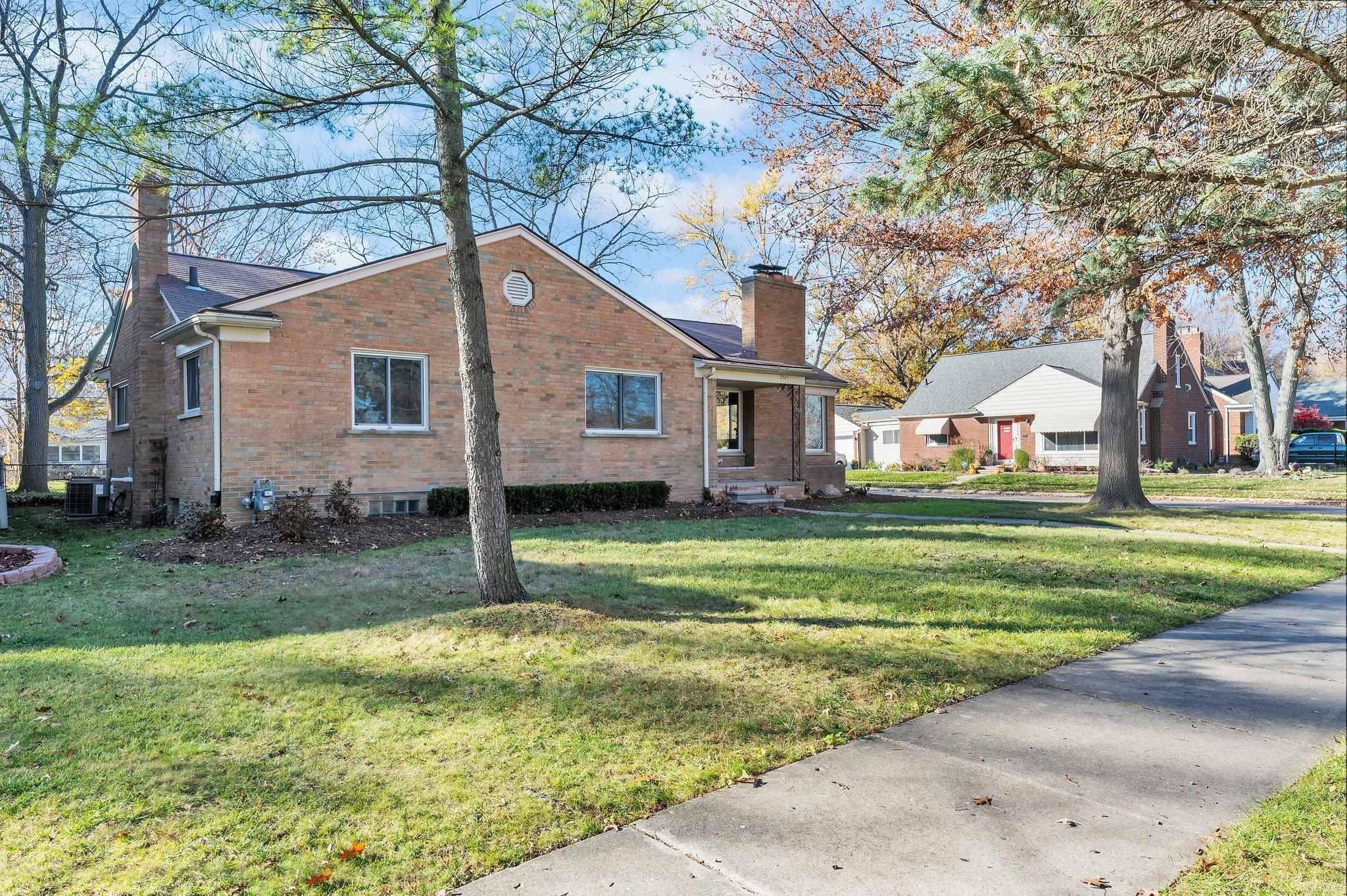 Grosse Pointe Woods, MI 48225,2021 Huntington BLVD