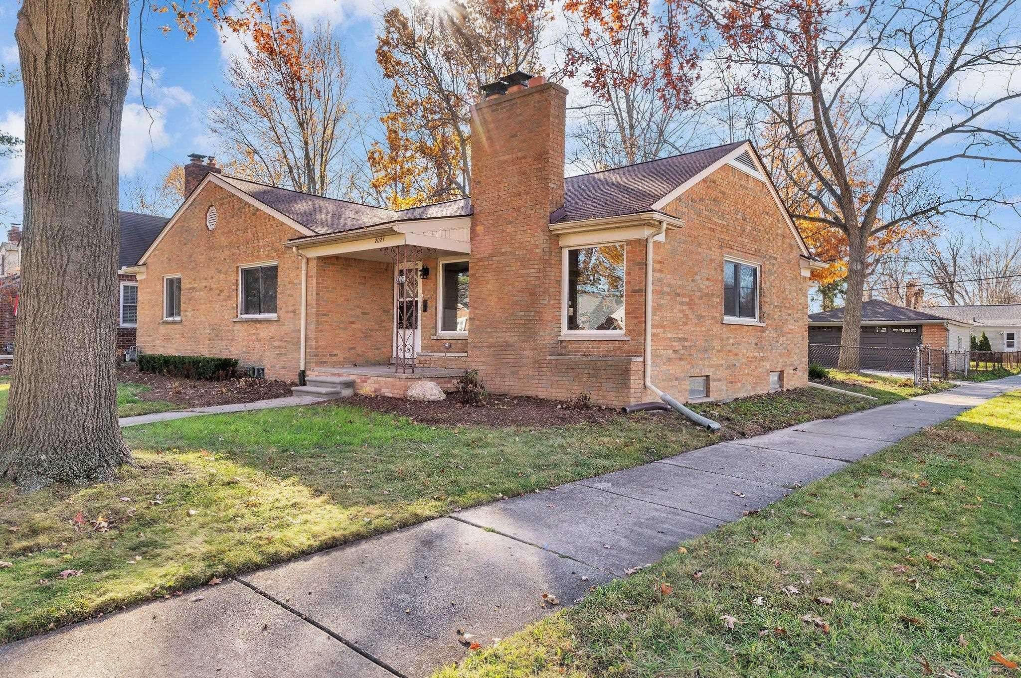 Grosse Pointe Woods, MI 48225,2021 Huntington BLVD