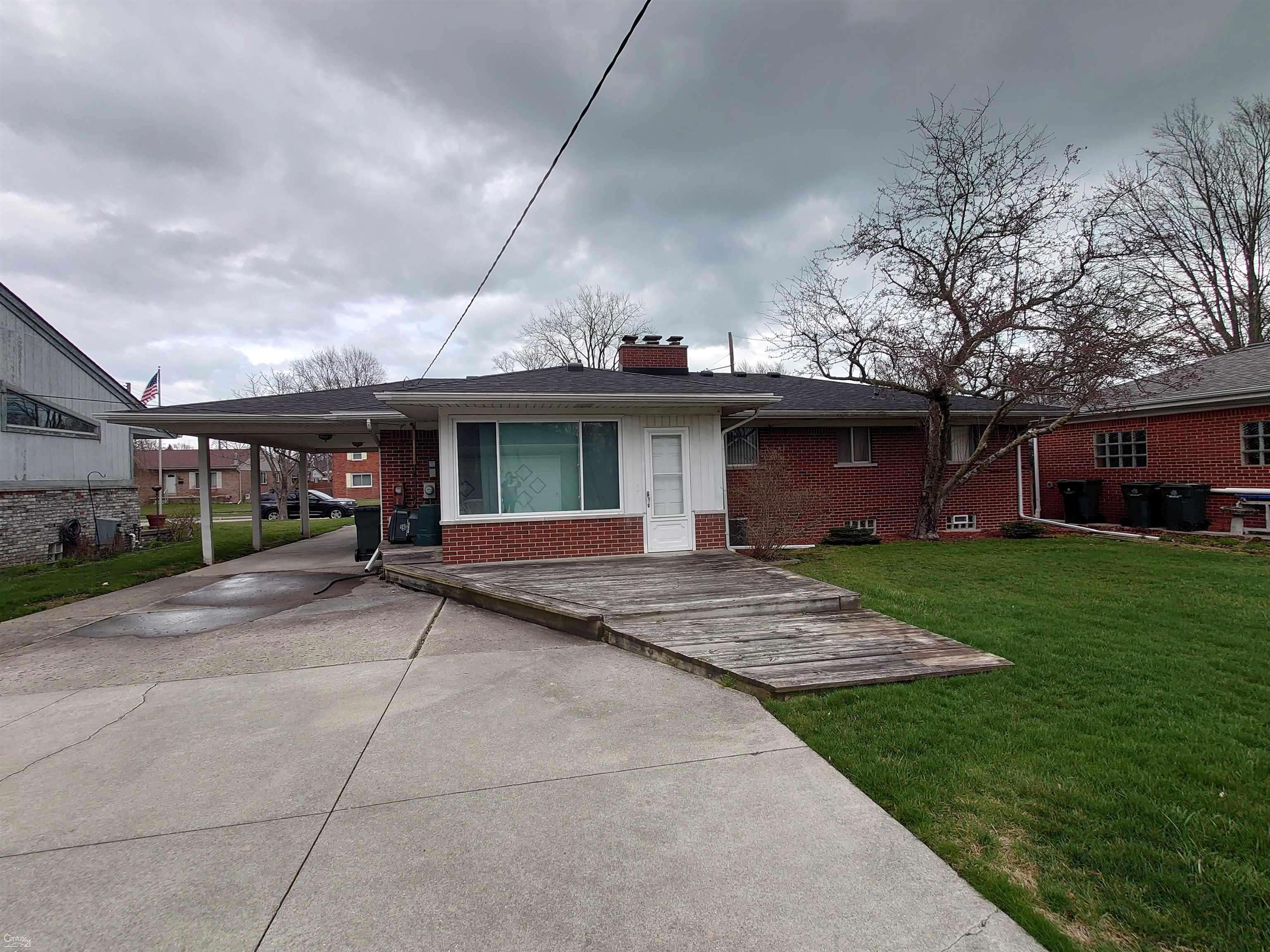 Saint Clair Shores, MI 48082,30131 Gloria