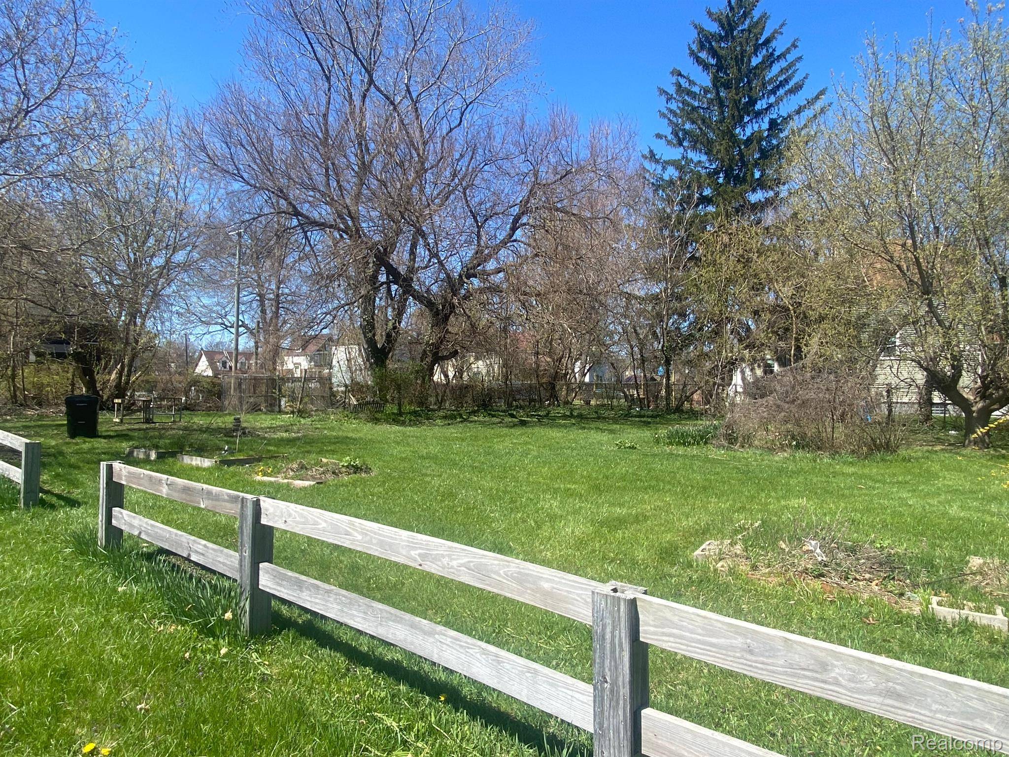 Detroit, MI 48214,2409 SEYBURN ST