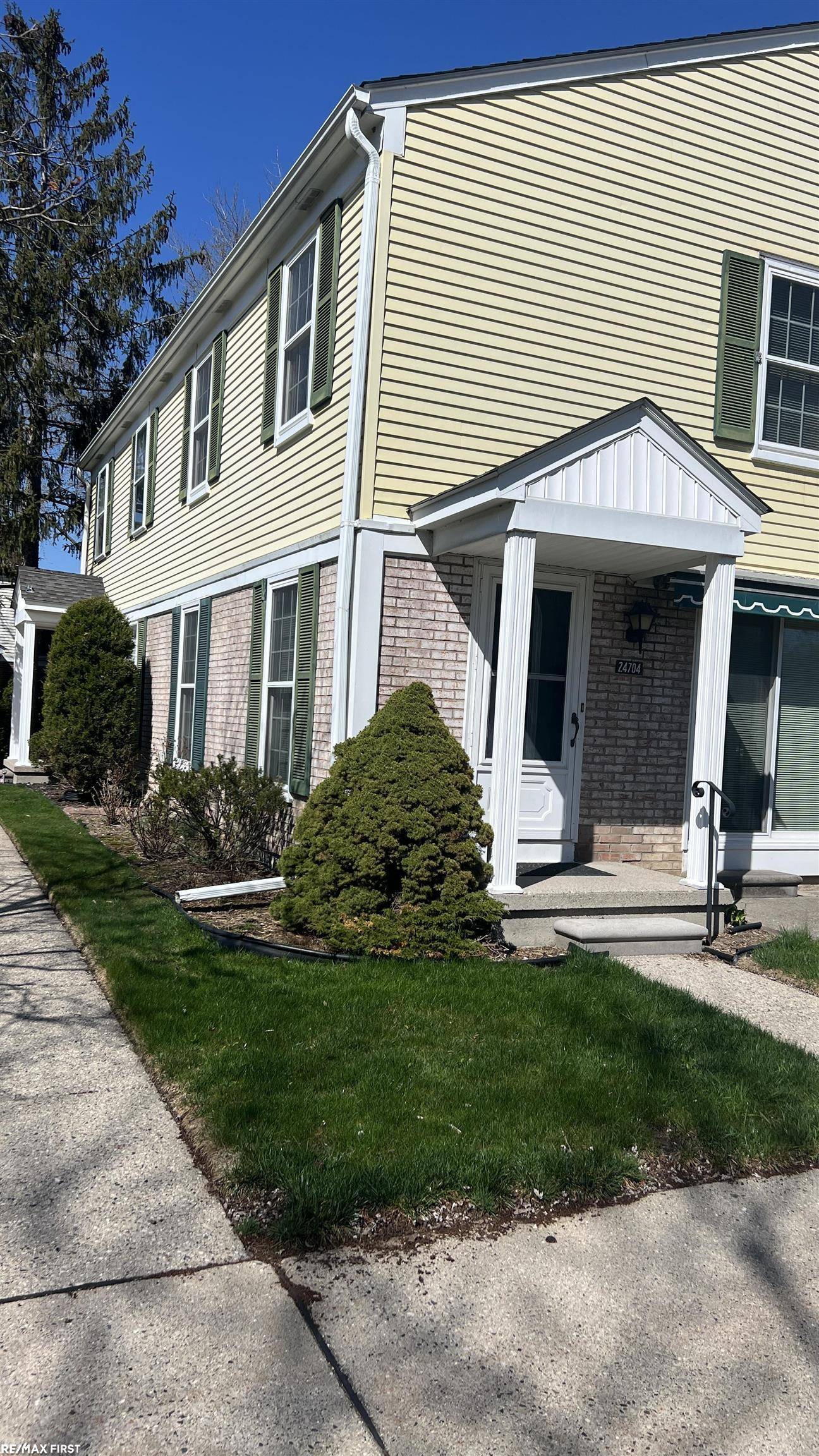 Harrison Twp, MI 48045,24704 Spring Lane