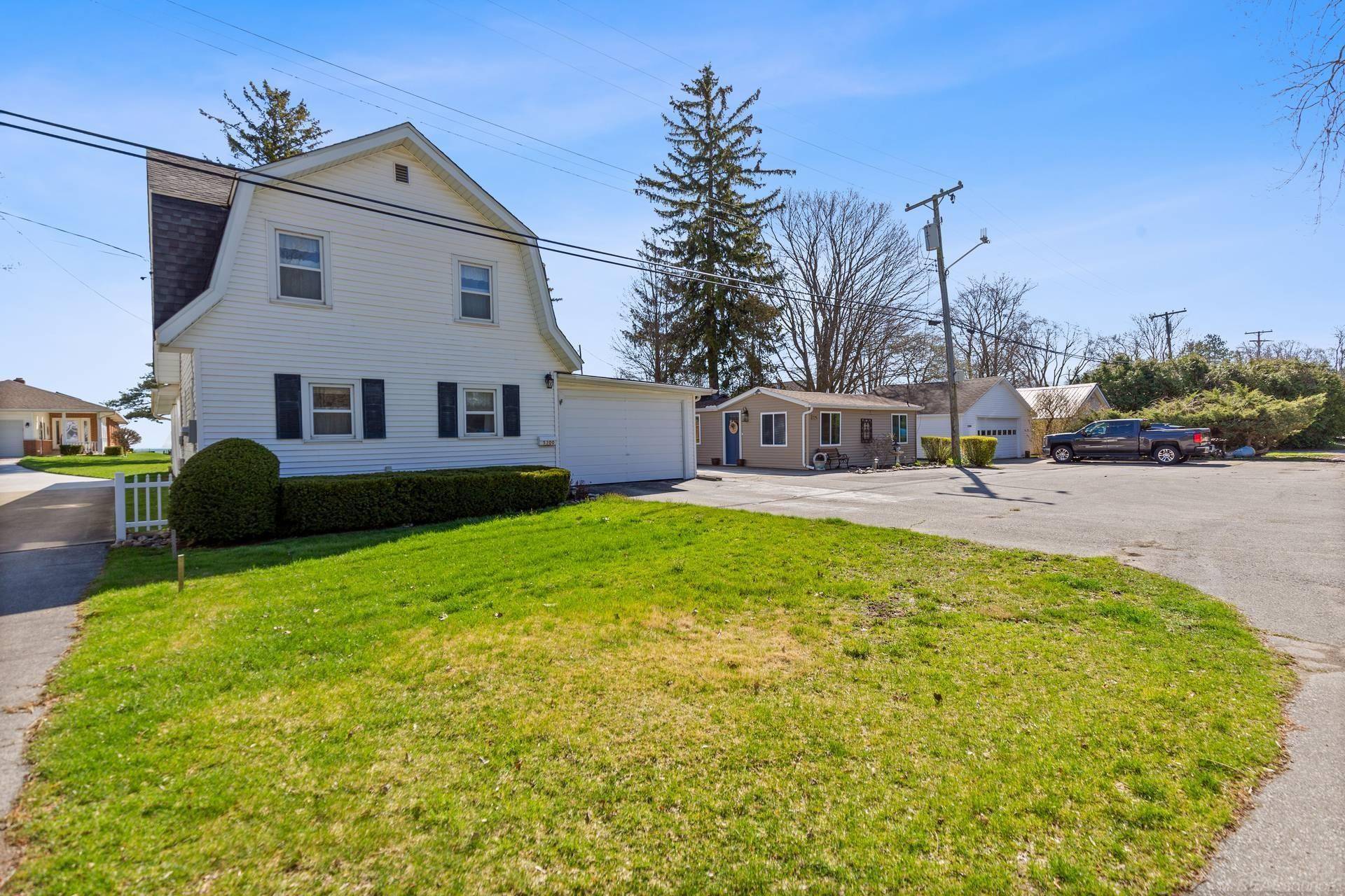 Fort Gratiot, MI 48059,5300 Lakeshore