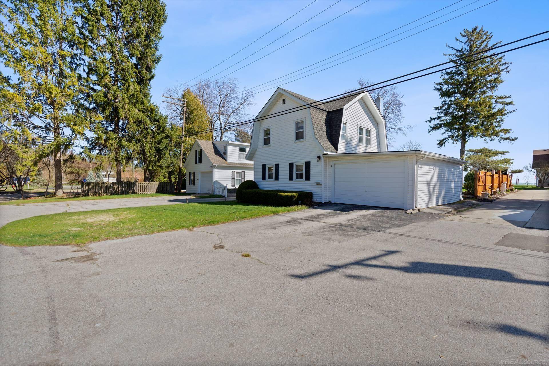 Fort Gratiot, MI 48059,5300 Lakeshore