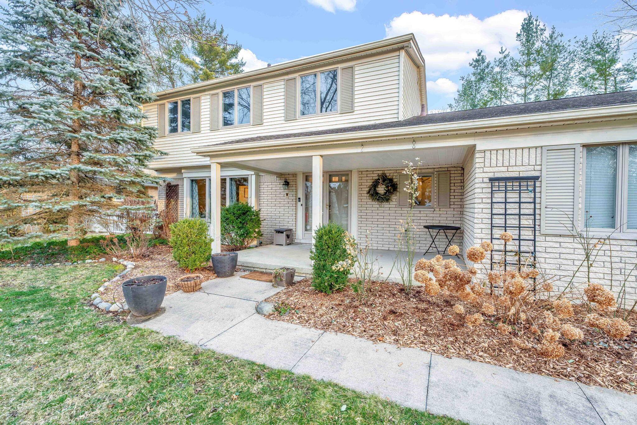 Clinton Twp, MI 48036,38470 Applewood ST