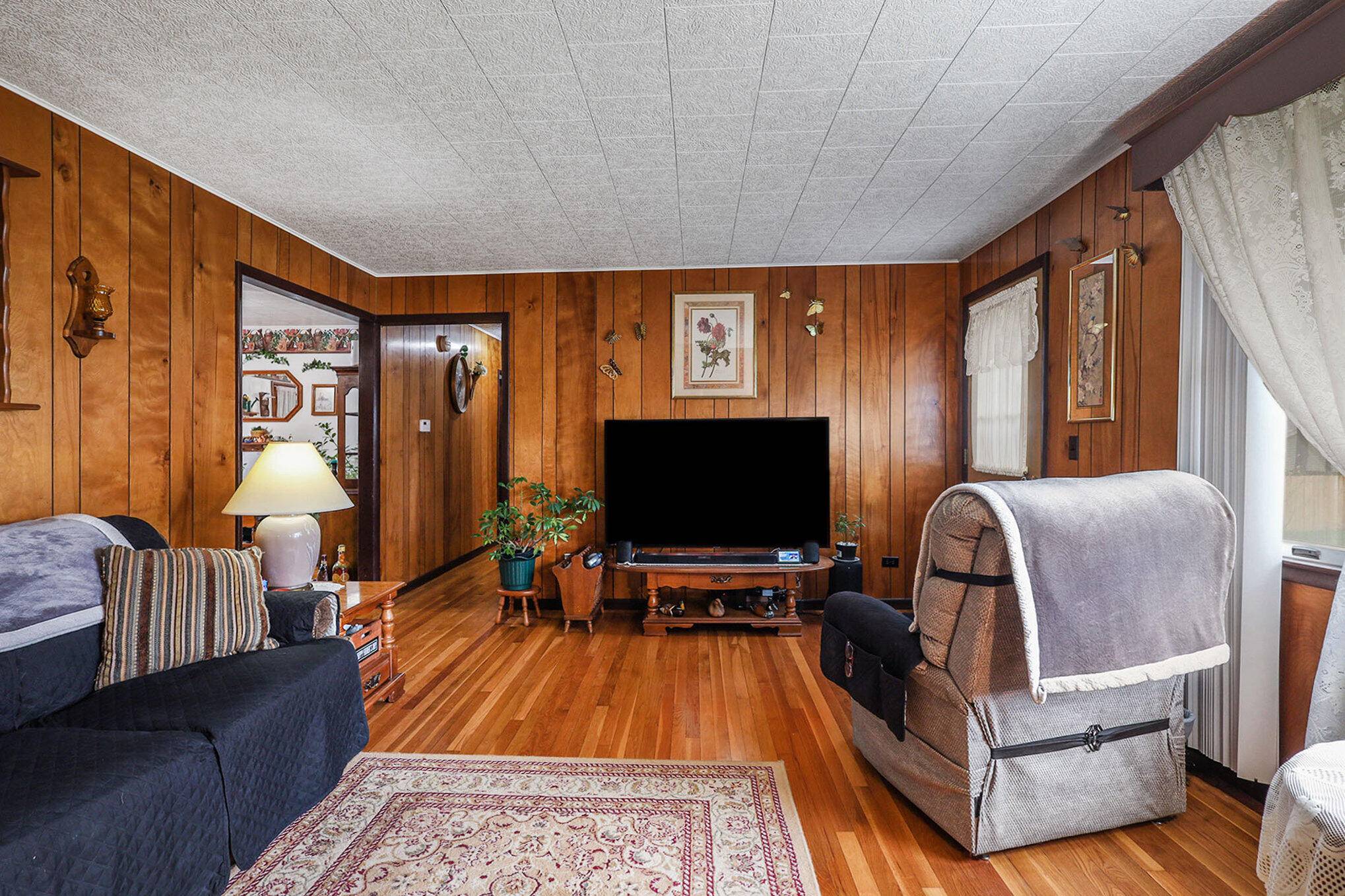 Casnovia, MI 49318,65 East ST