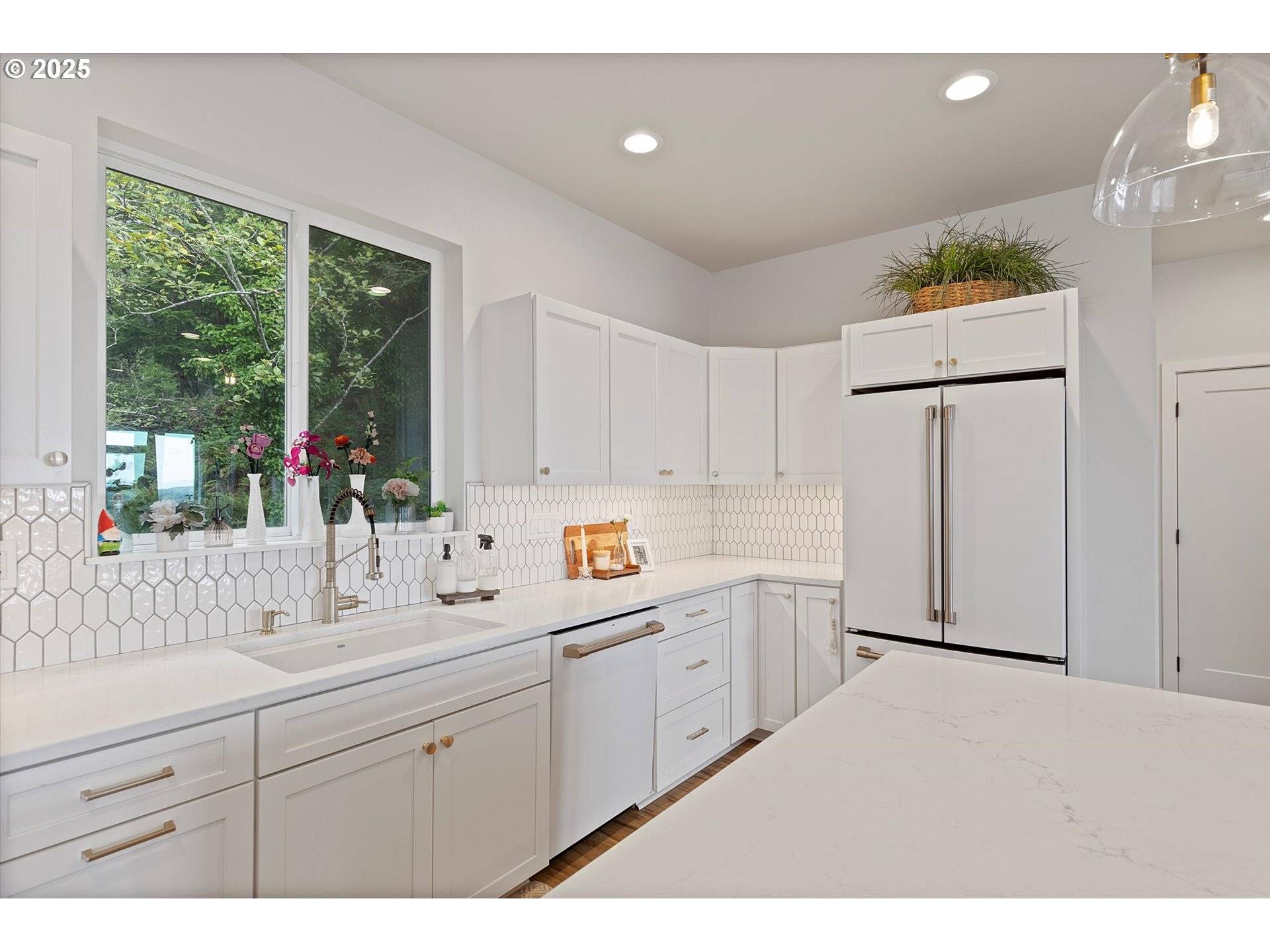 Newport, OR 97365,805 SE CRESCENT PL