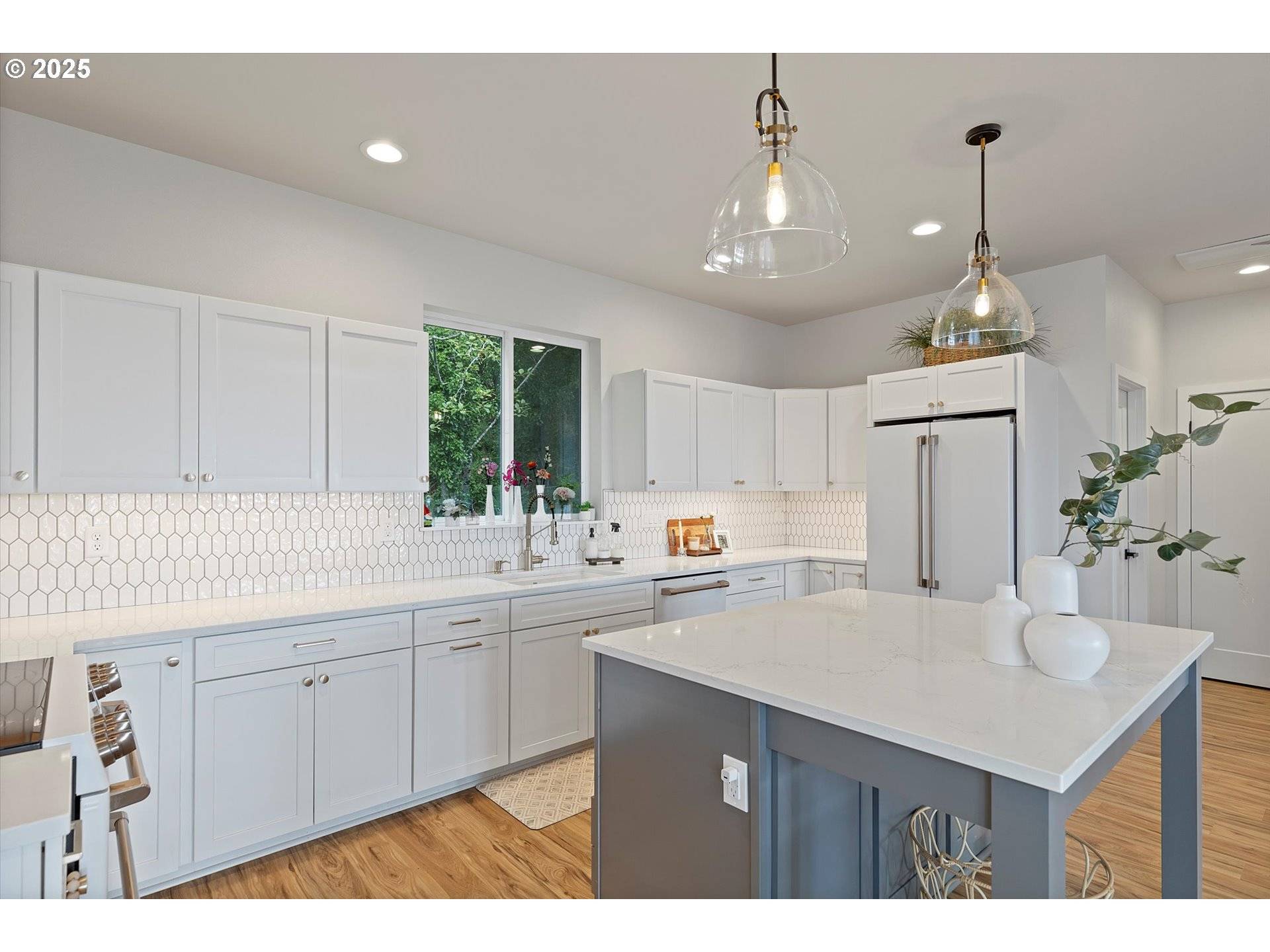 Newport, OR 97365,805 SE CRESCENT PL